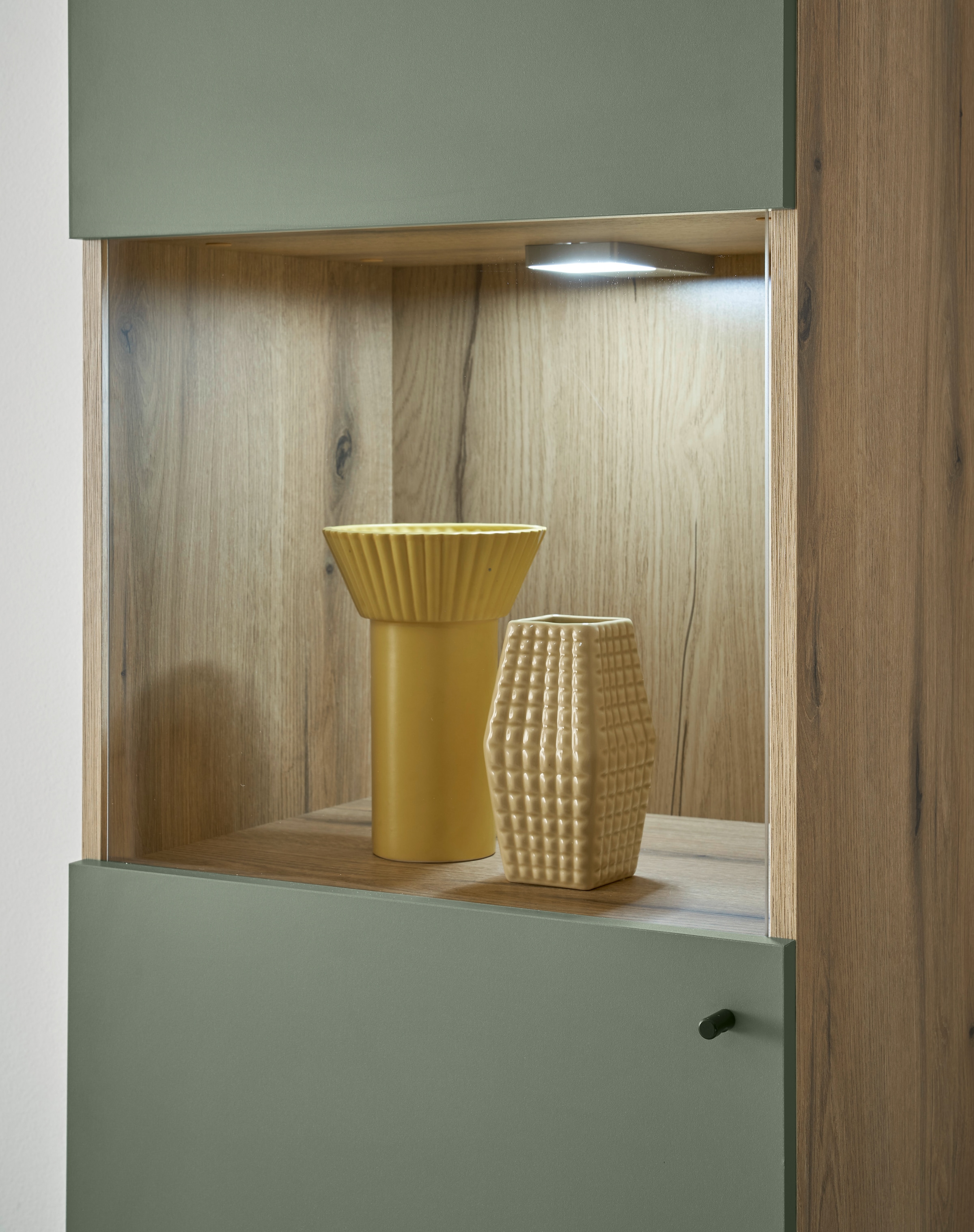 INOSIGN Vitrine »MAVAS«, in moderner Trendfarbe, Giffe aus Metall (Schwarz), Höhe 197 cm