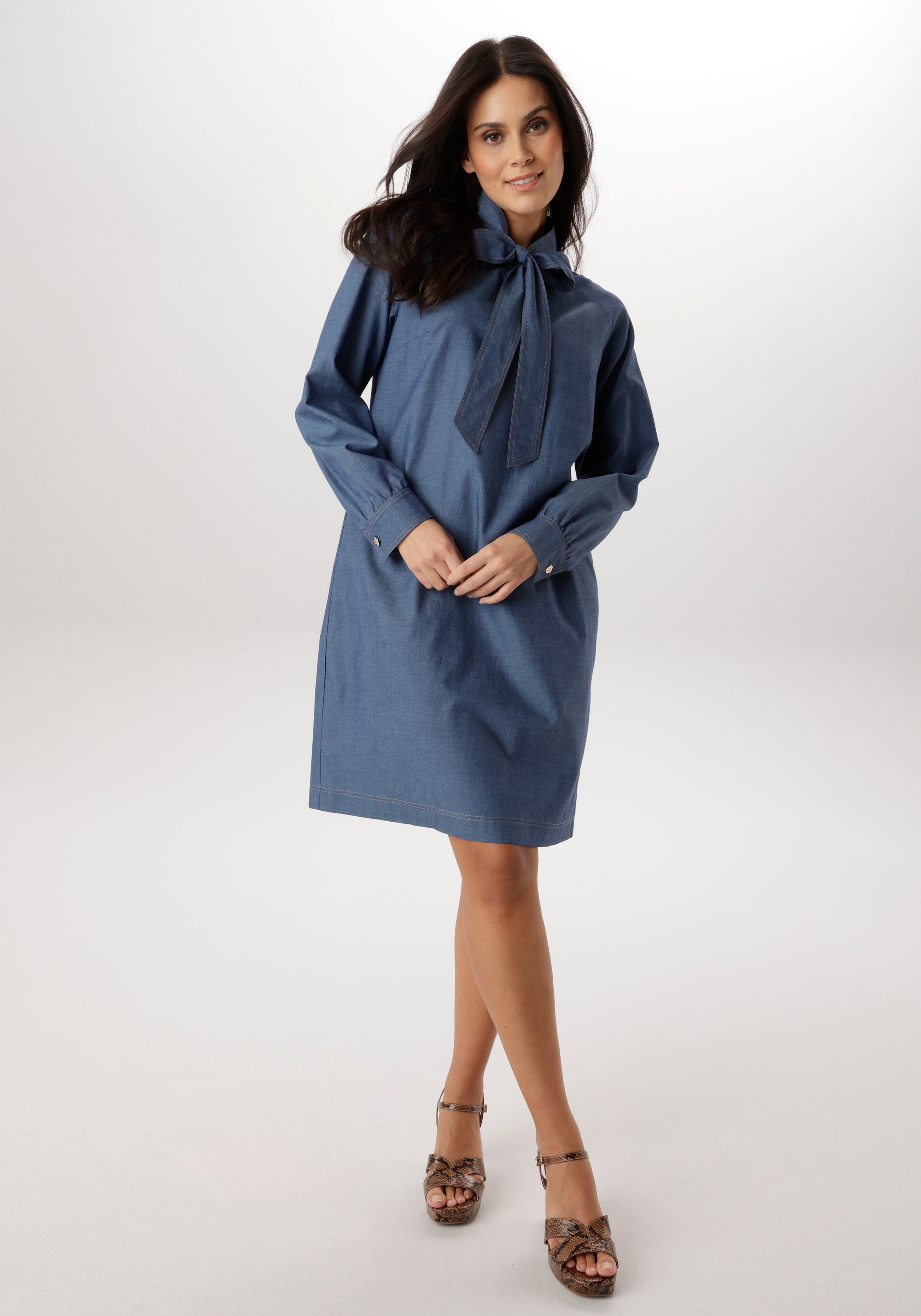 Image of Aniston SELECTED Jeanskleid mit fixierter Schluppe zum Binden am V-Ausschnitt - NEUE KOLLEKTION
