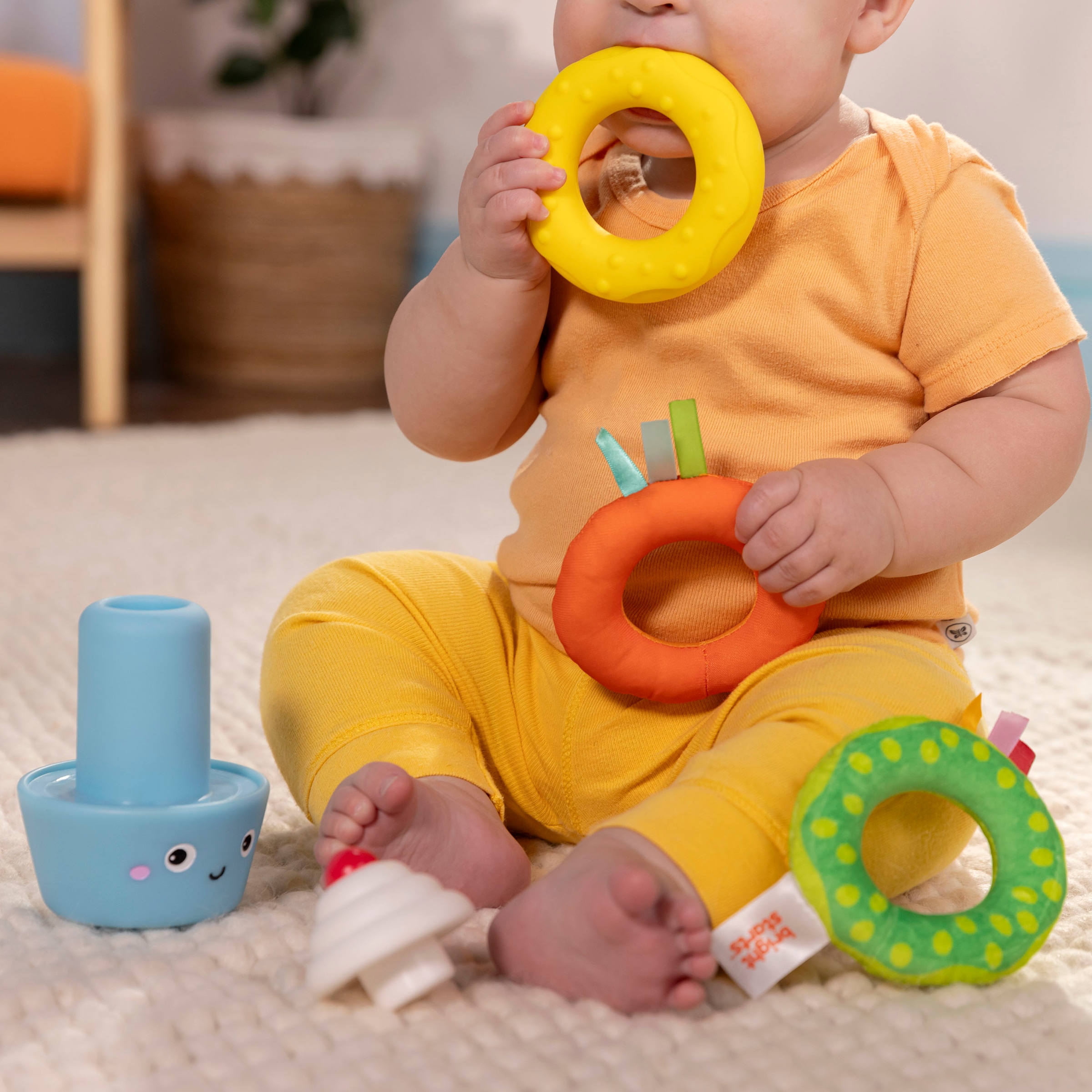 Bright Starts Jouets à empiler »Cupcake Tower Stacking Toy with Teether«
