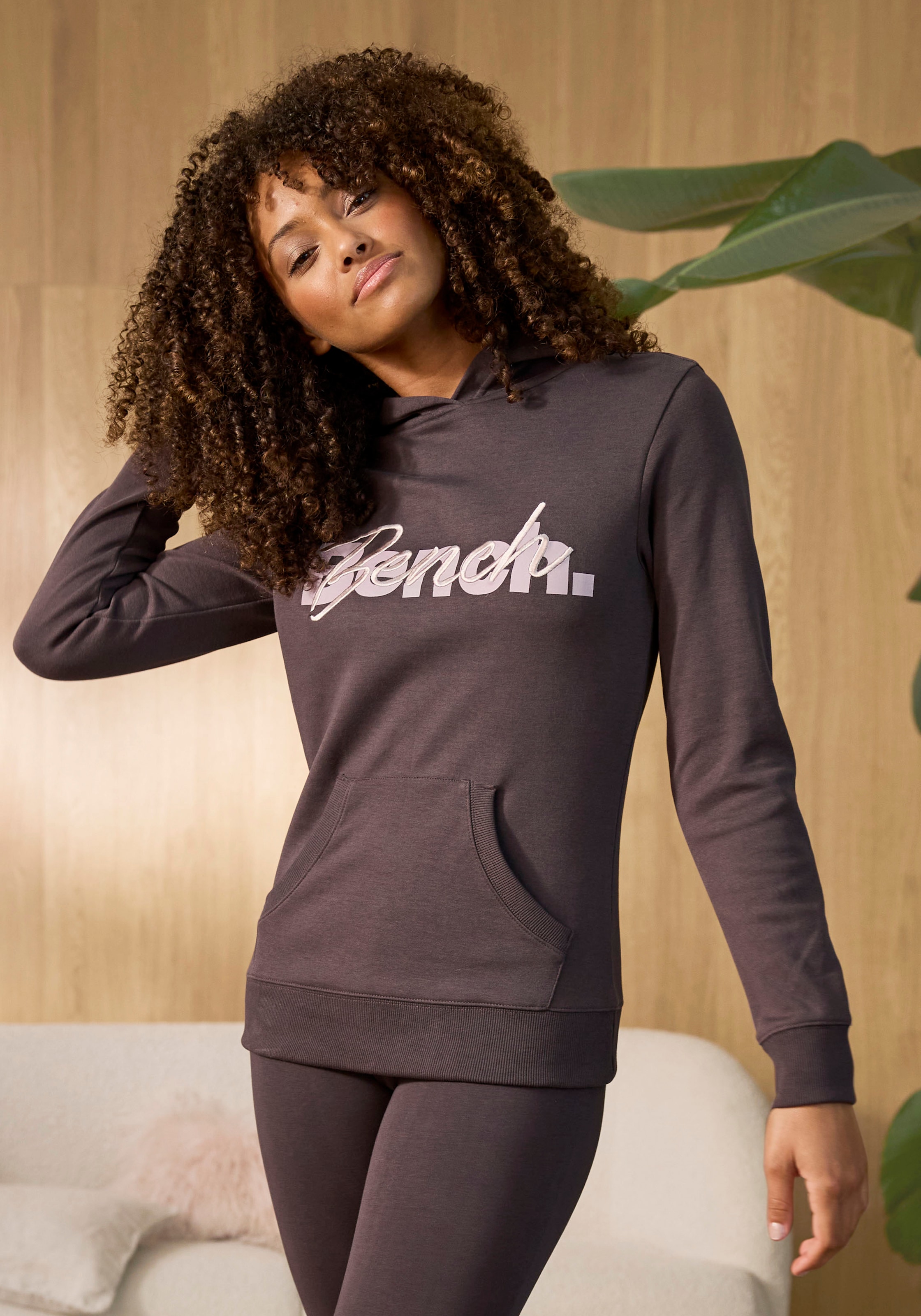 Image of Bench. Loungewear Kapuzensweatshirt "- Loungepullover - Relaxpullover", mit Kängurutasche und Logoschriftzug, Home- und Loungewear