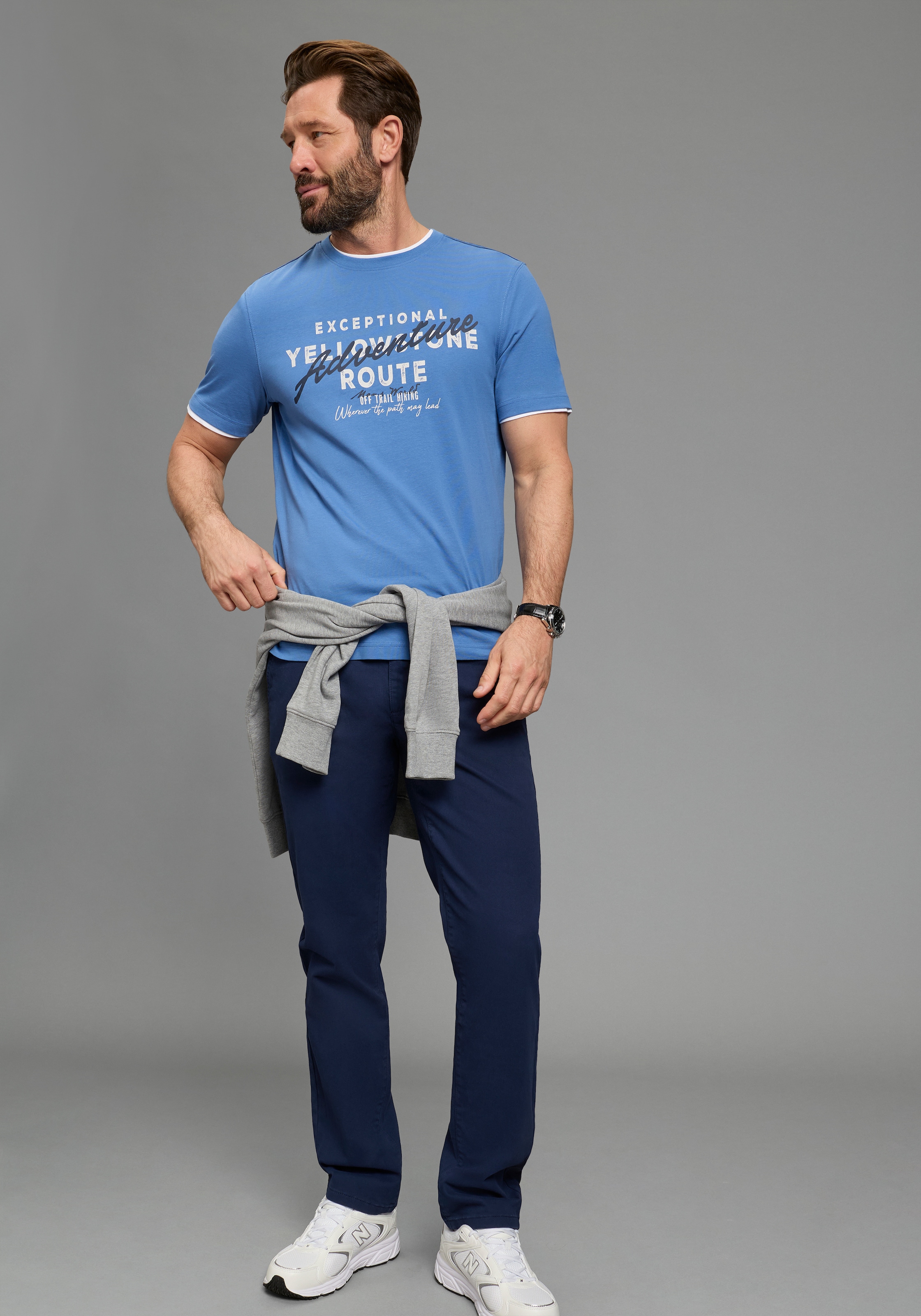 Man's World Rundhalsshirt »Neue Kollektion!« normale Passform, Kurzarm, mit Print-Applikation