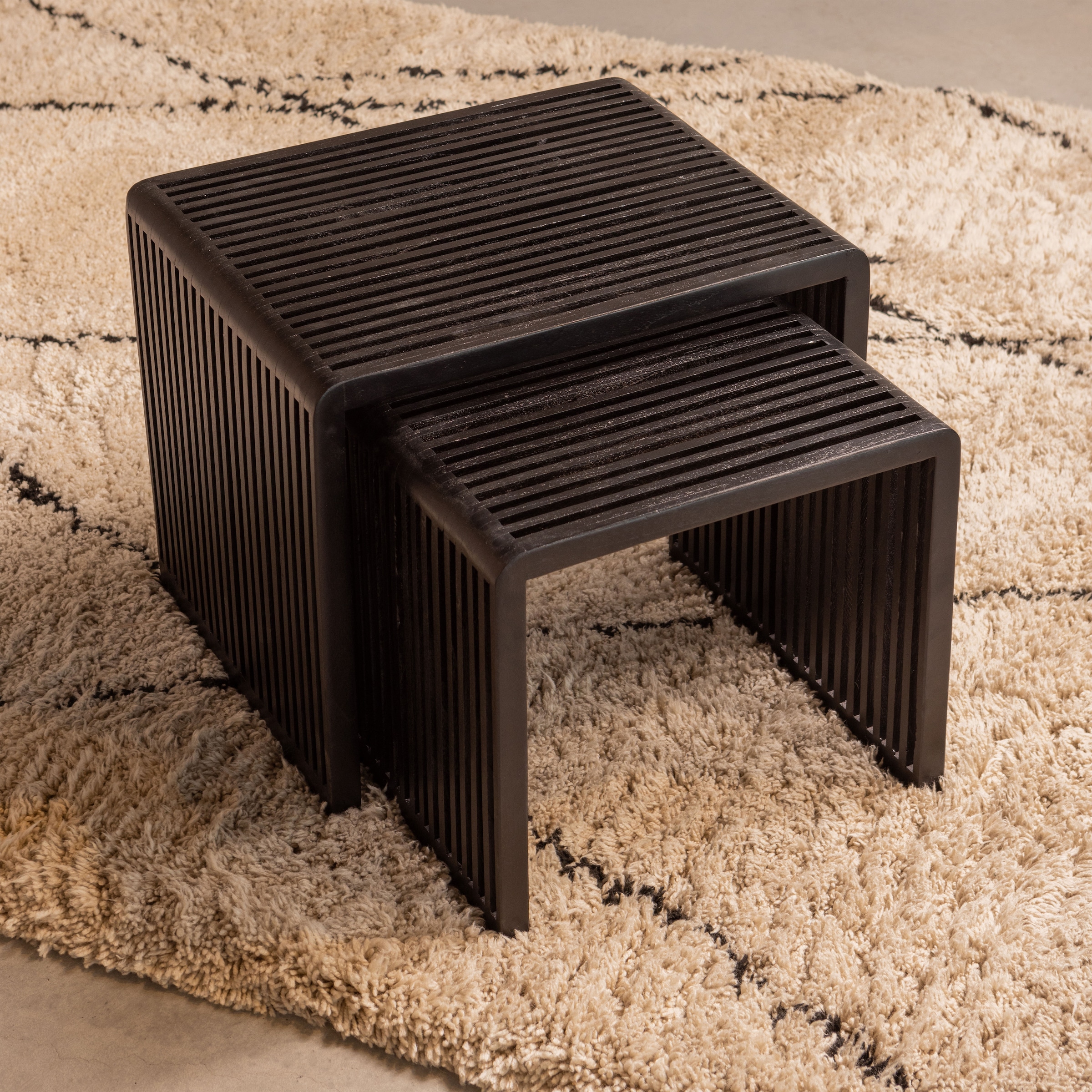 WOOOD Beistelltisch »Willa aus Teakholz, organische Formgebung 50x43,5x40 / 40x38x35 cm« Set, 2 Stk. tlg. 2er-Set, Tragkraft 15 kg, recyceltem Teakholz farbig behandelt
