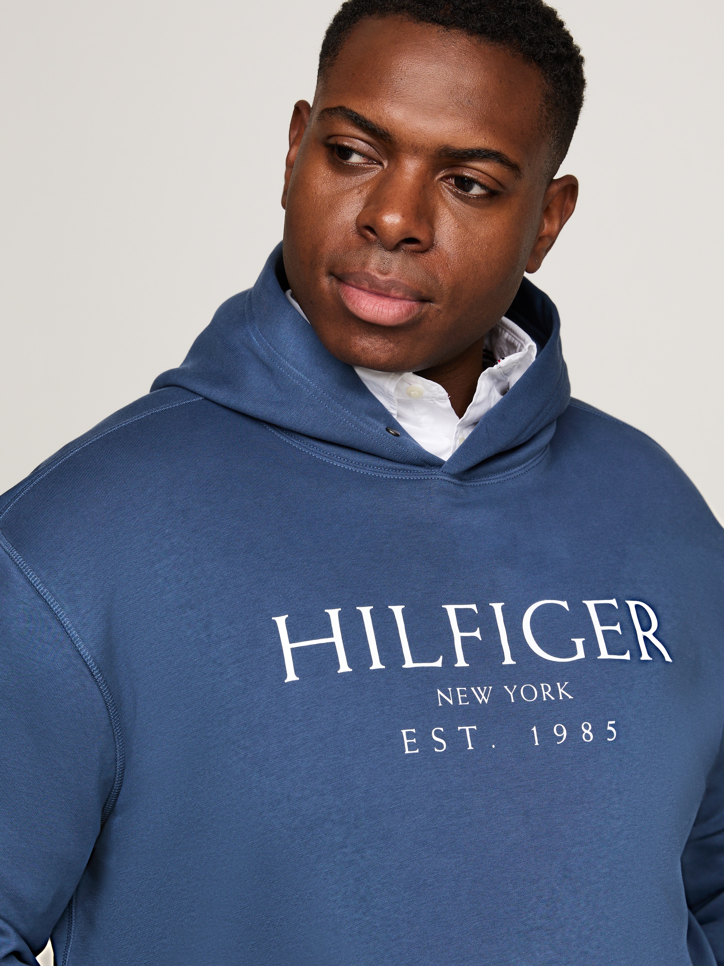 Tommy Hilfiger Big & Tall Hoodie »BT-BIG HILFIGER HOODY-B«, in Grossen Grössen, mit Logostickerei am Ärmel