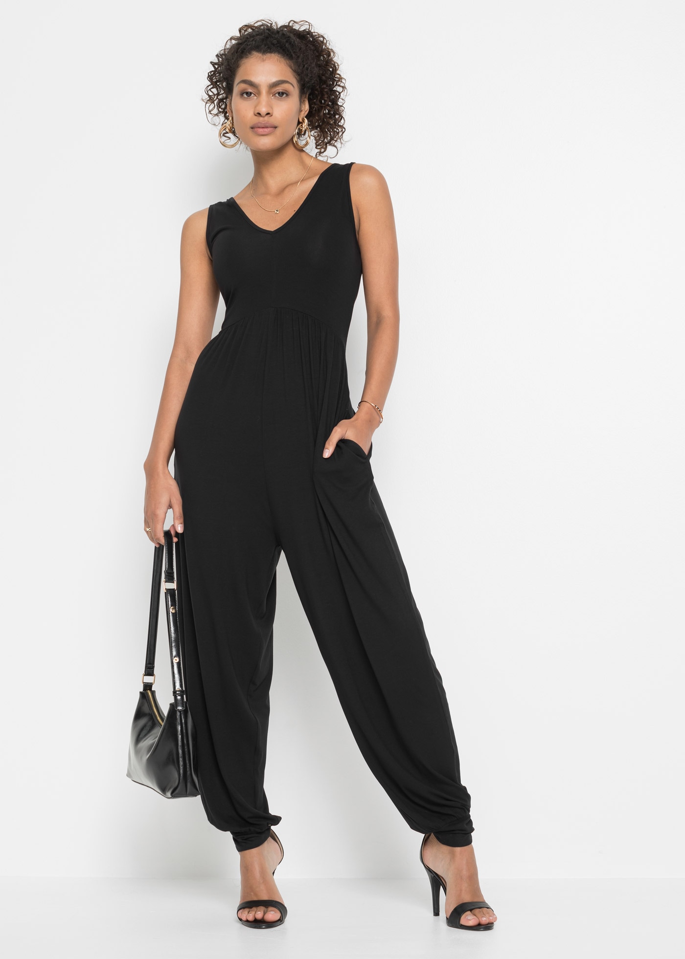 Image of bonprix Jumpsuit bequeme Passform, ohne Ärmel, tiefer V-Ausschnitt
