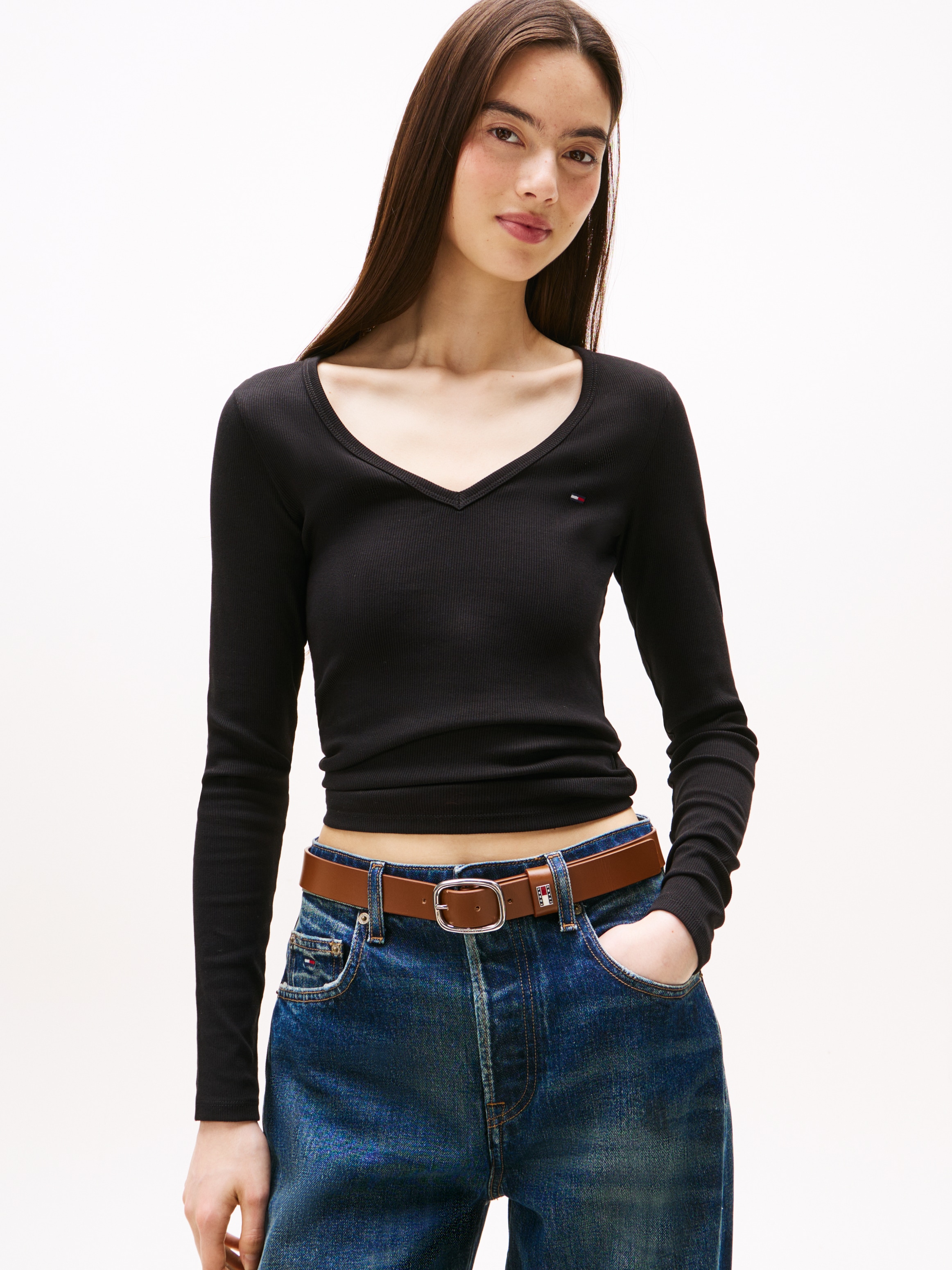Image of Tommy Jeans Langarmshirt "TJW SLIM ESSENTIAL RIB V LS" mit Logostickerei