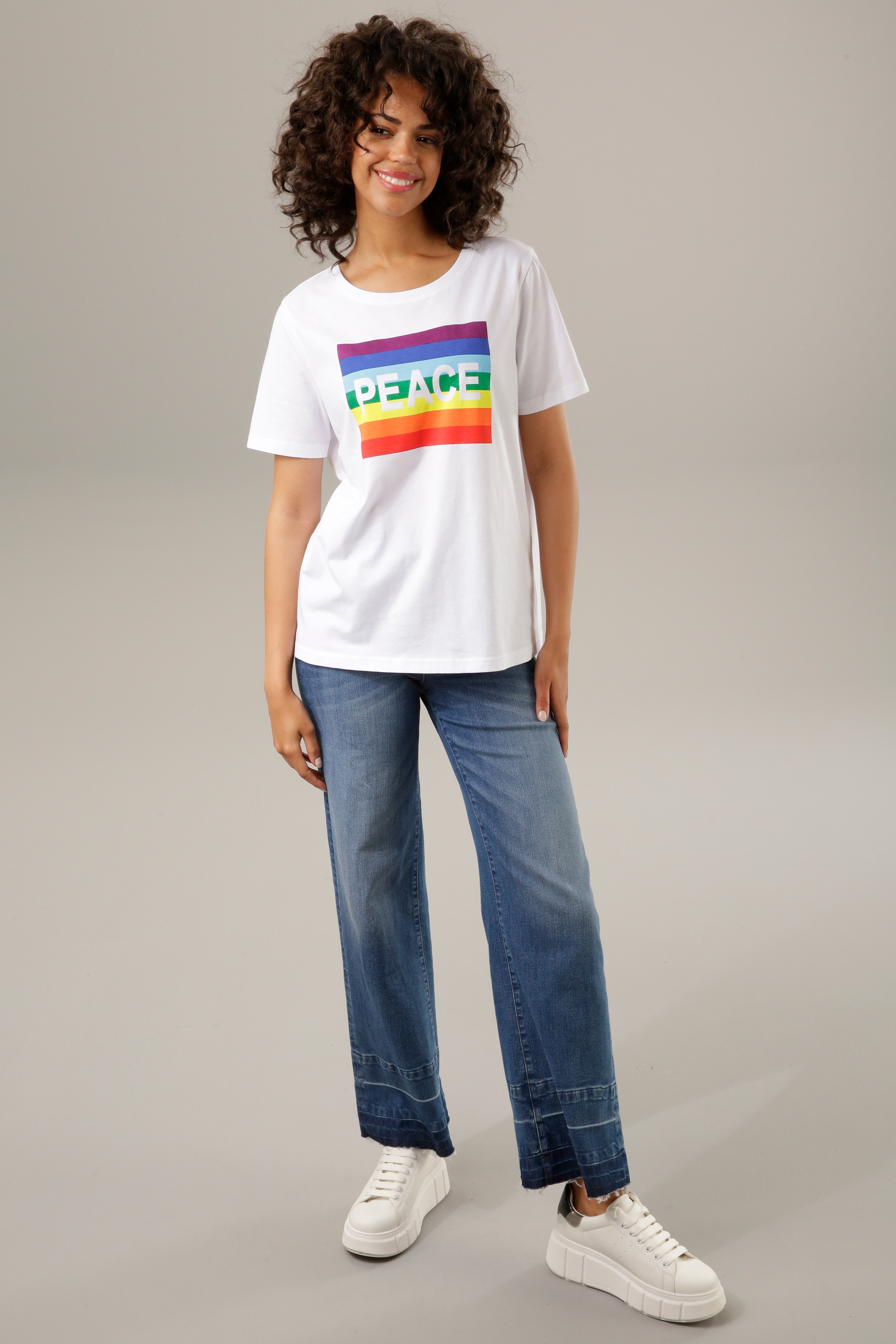 ♕ Aniston T-Shirt, Frontdruck versandkostenfrei und CASUAL PEACE-Schriftzug mit kaufen Regenbogen