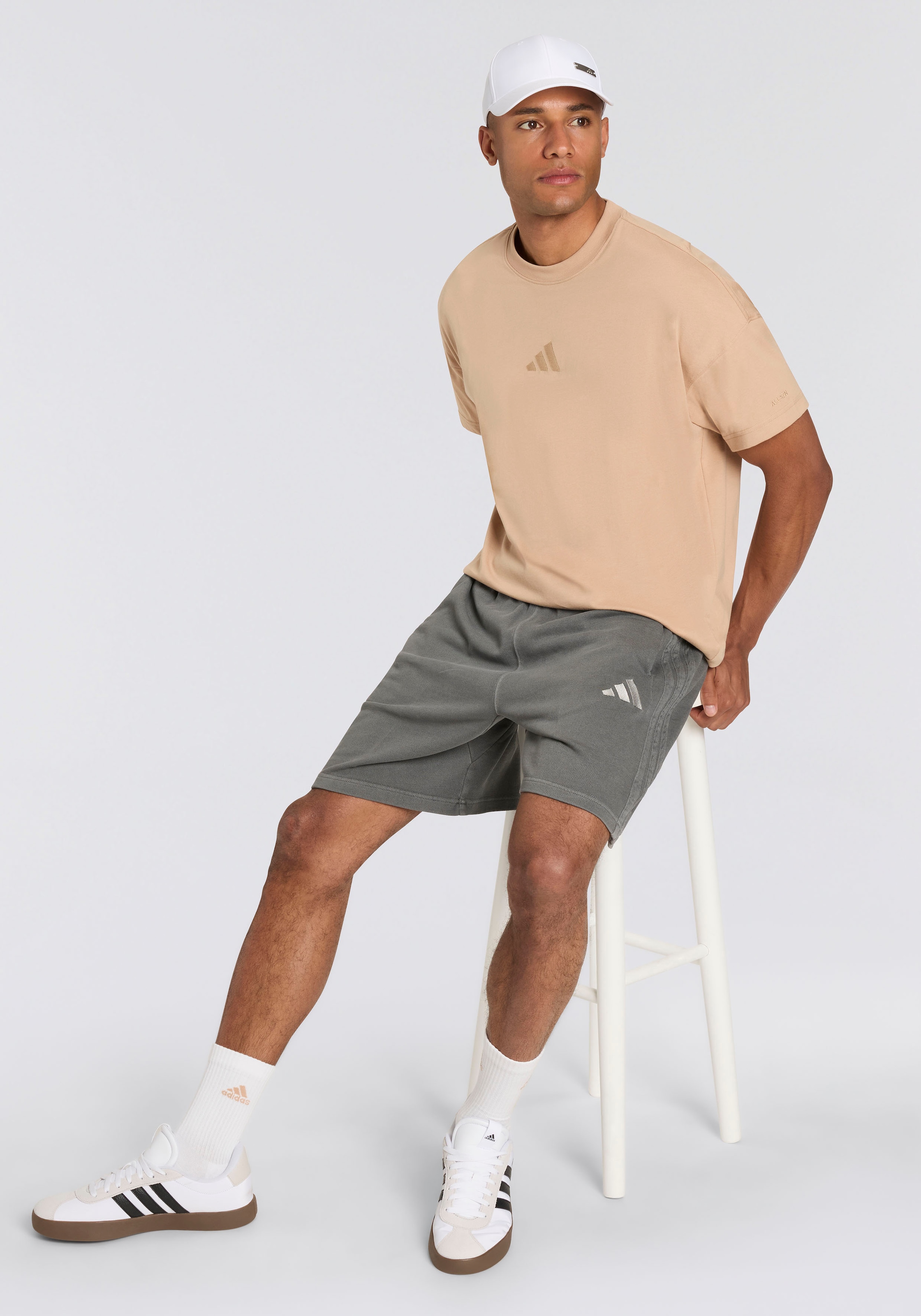 adidas Sportswear Shorts »M A SZN W FT SH«  lockere Passform, 20 cm Innenbeinlänge, mit Kordelverschluss