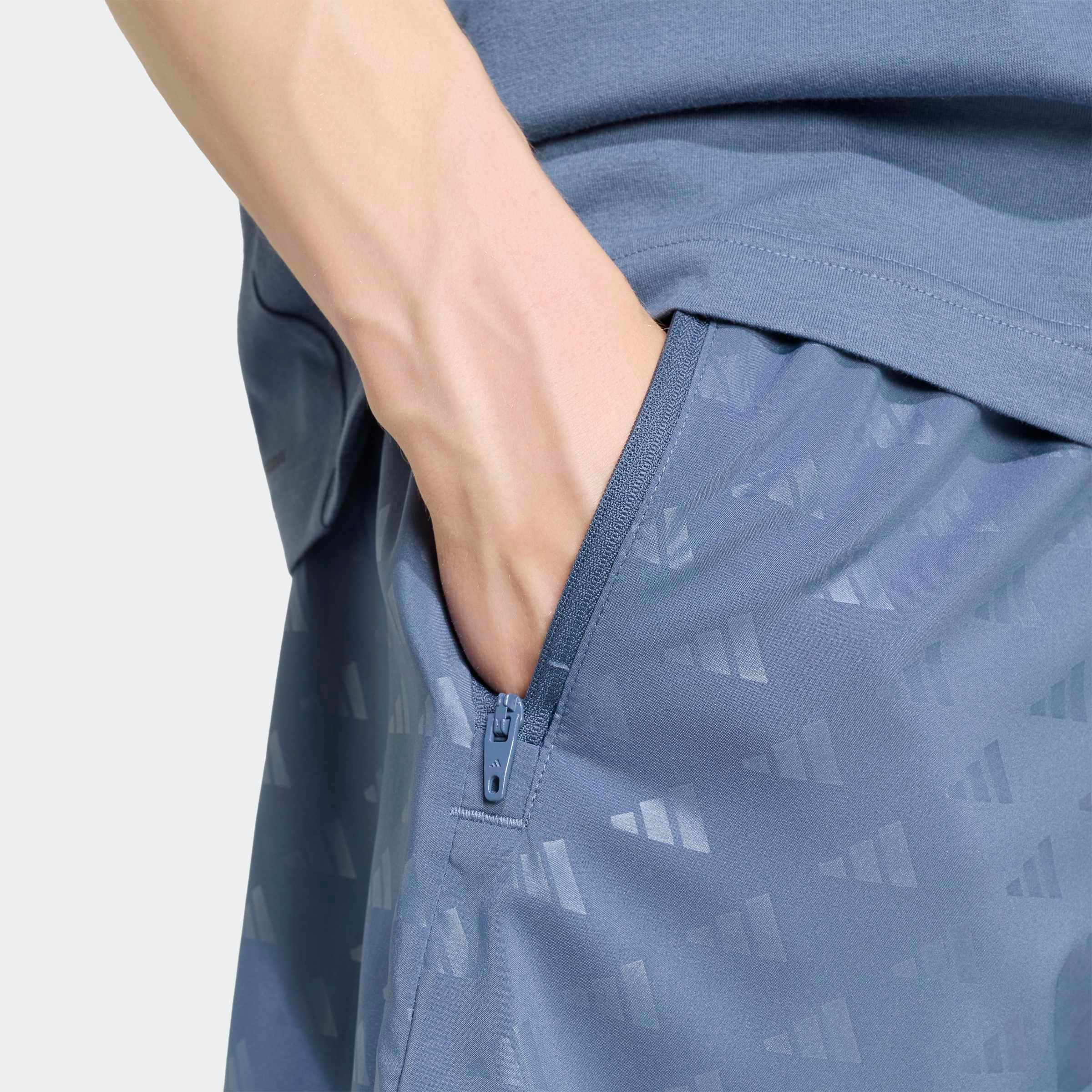 adidas Performance Short »WORKOUT ESSENTIALS BRANDLOVE WOVEN«  pour activités sportives, avec Climacool®, coupe normale
