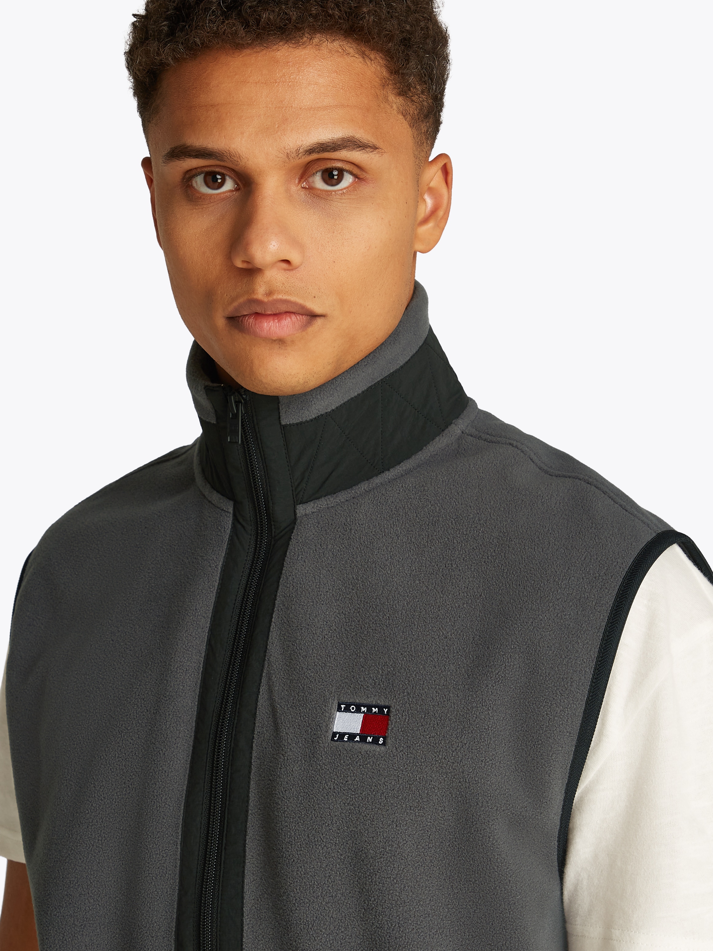 Tommy Jeans Plus Fleeceweste »TJM POLAR FLEECE VEST EXT«, Grosse Grössen, mit kontrastfarbenen Details