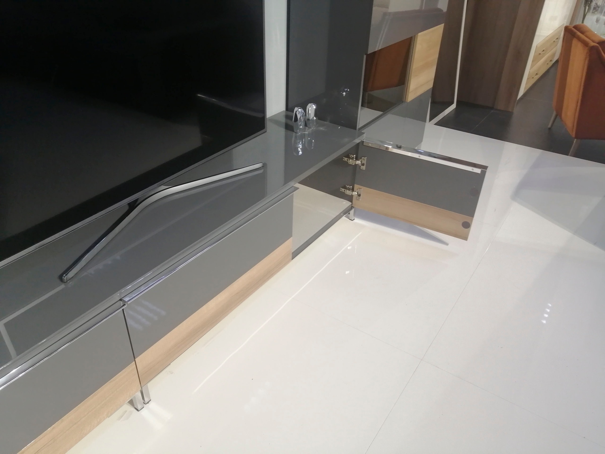Places of Style Lowboard »Onyx«, Kommode mit Soft-Close-Funktion, in zwei Breiten, Fernsehtisch