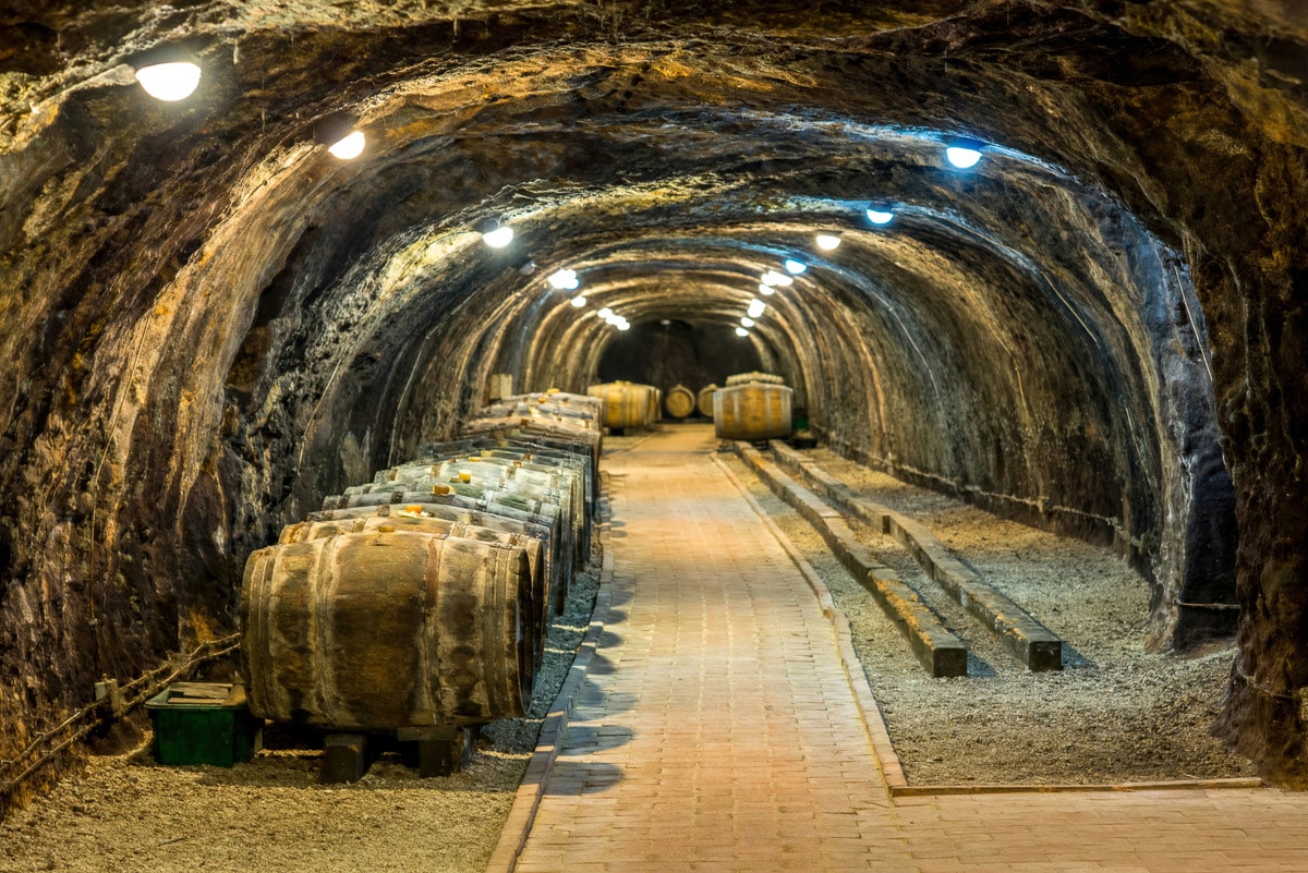 Image of Papermoon Fototapete "Tunnel mit Fässern"