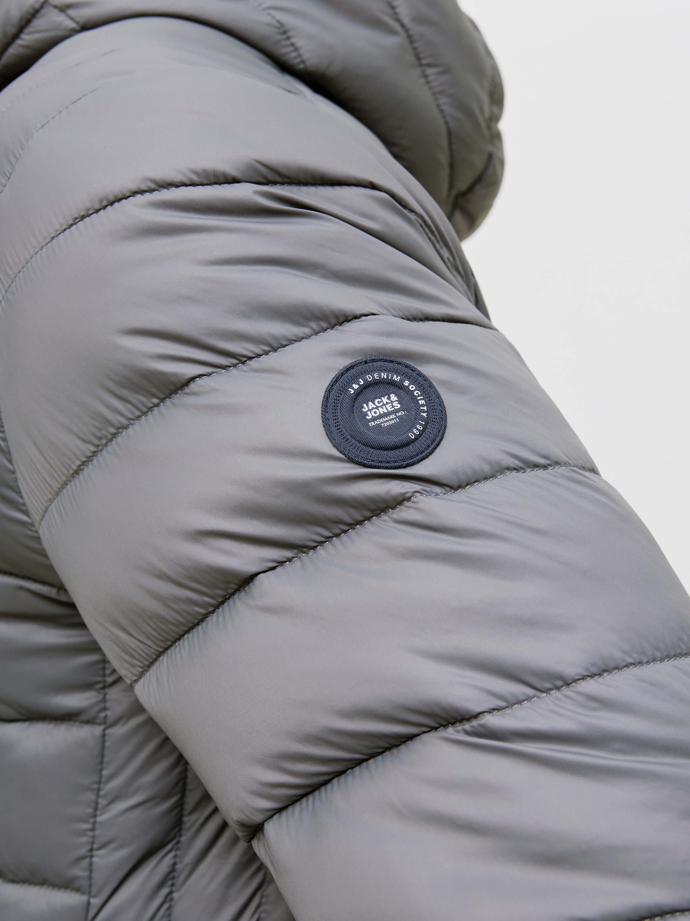 Jack & Jones Veste matelassée »JJEBRADLEY LIGHT PUFFER HOOD NOOS« mit Kapuze