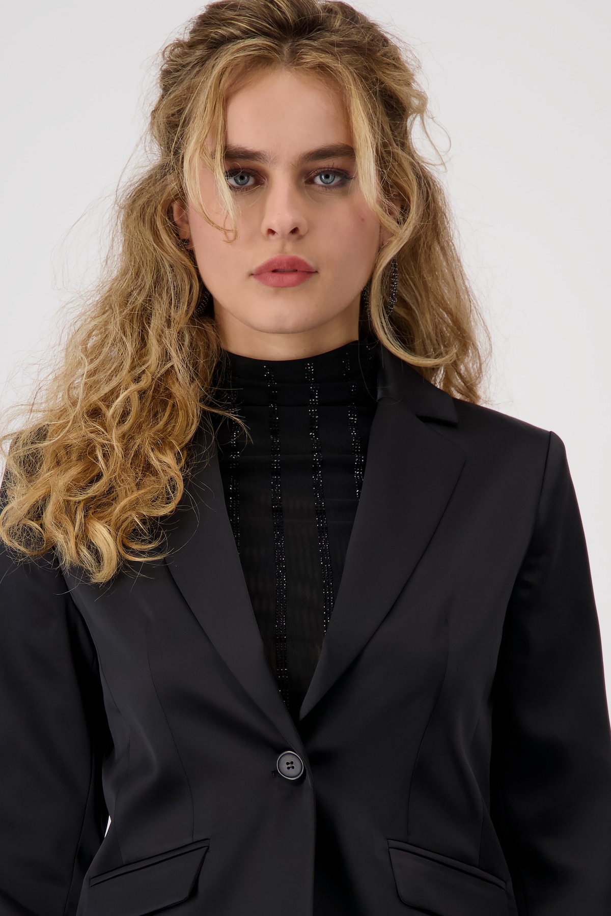 Monari Kurzblazer mit aufgesetzten Pattentaschen