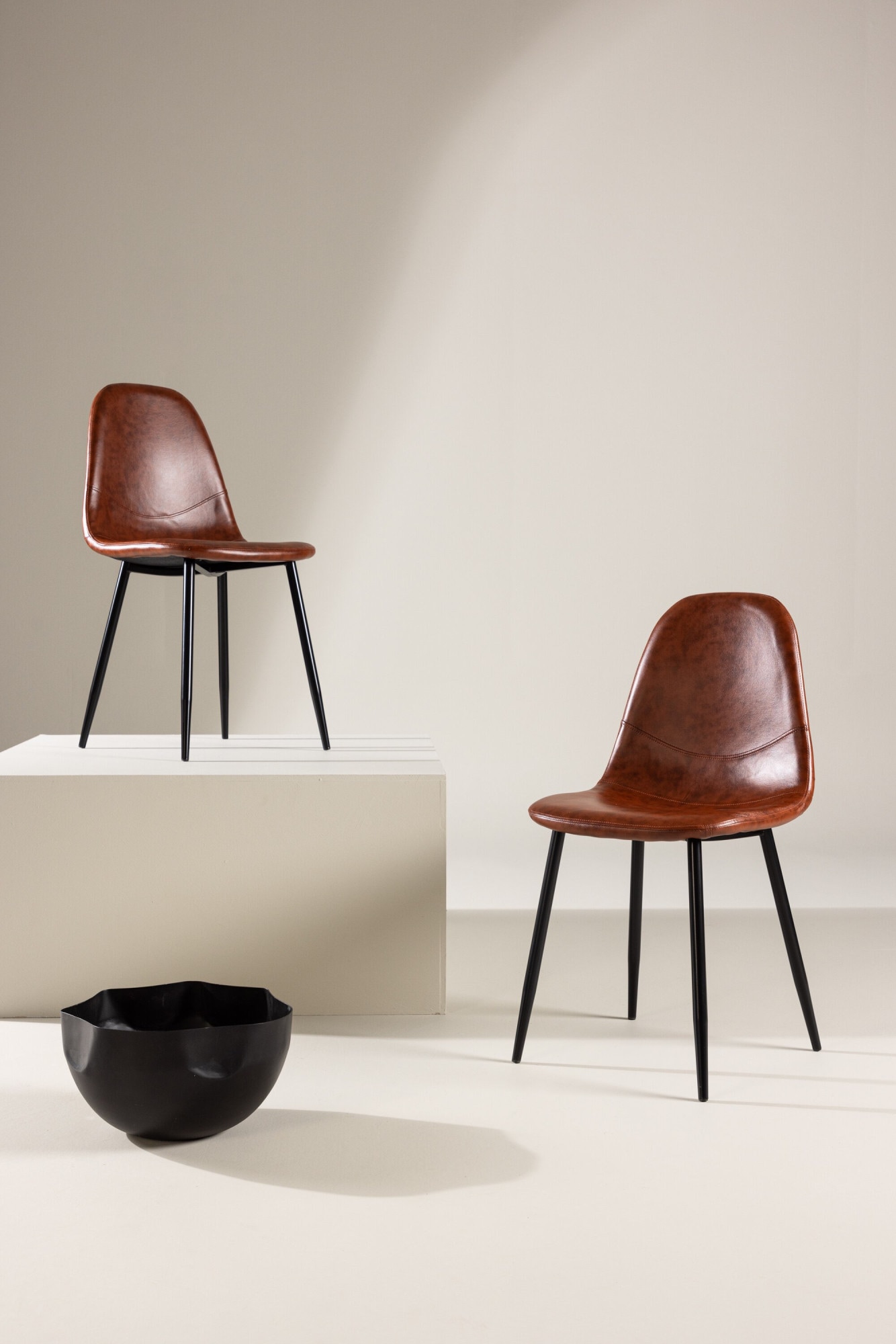 Venture Home Chaise de salle à manger »Polar, 2er-Set Esszimmerstühle in Braun-PU, 150 kg belastbar« () 2 cuischaise rembourrée, aspect cuir, pieds en métal, arrondi, élégant