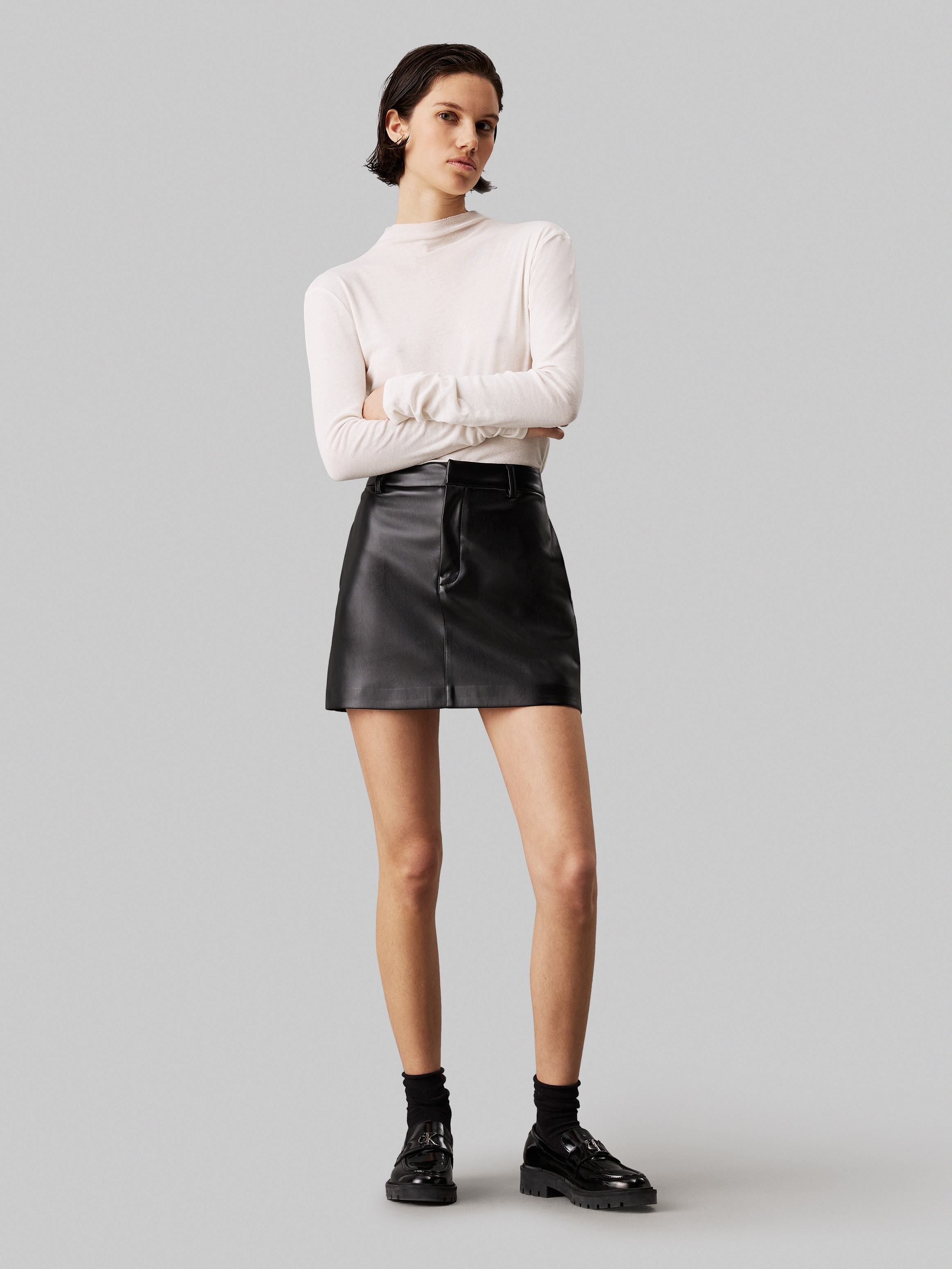 Calvin Klein Jeans A-Linien-Rock »FAUX LEATHER A-LINE MINI SKIRT«, mit Logopatch