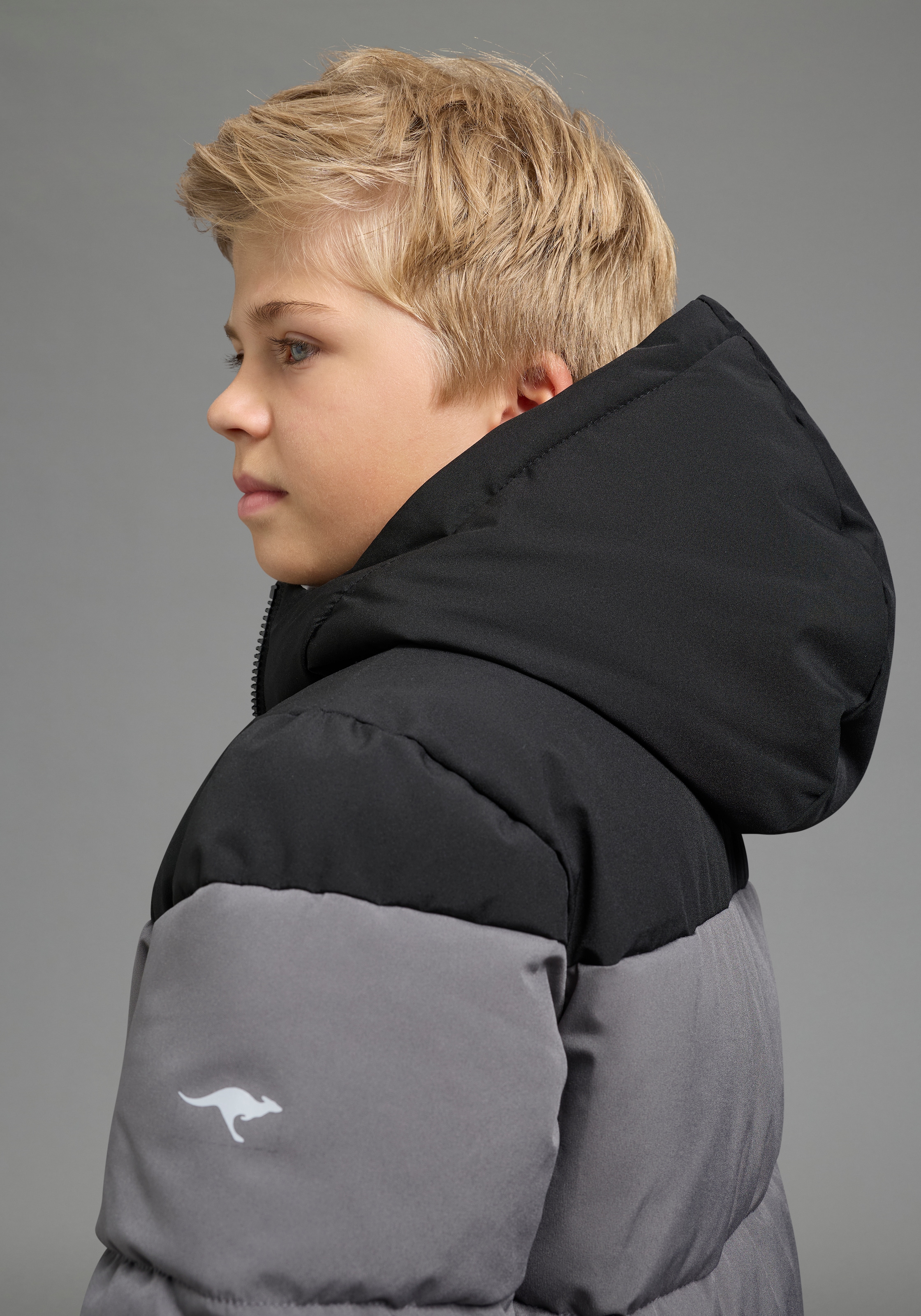 KangaROOS Veste d'extérieur »Winterjacke von KangaROOS mit kontrastfarbigen Einsatz« avec capuche Veste chaude avec doublure en polaire et doublure de capuche matelassée,