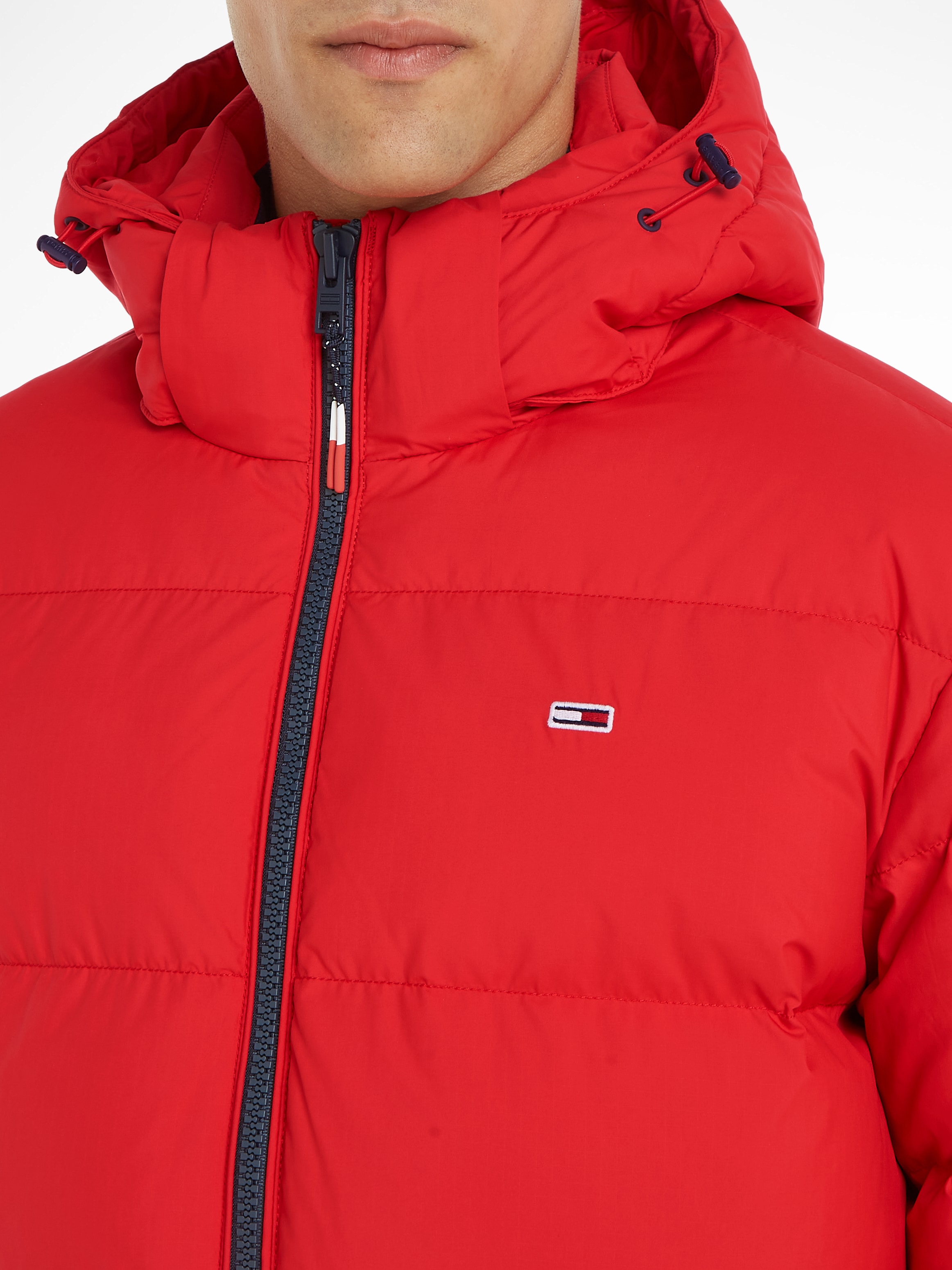 Tommy Jeans Daunenjacke »TJM ESSENTIAL DOWN JACKET«, mit Kapuze, mit Tunnelzug und Stoppern an der Kapuze