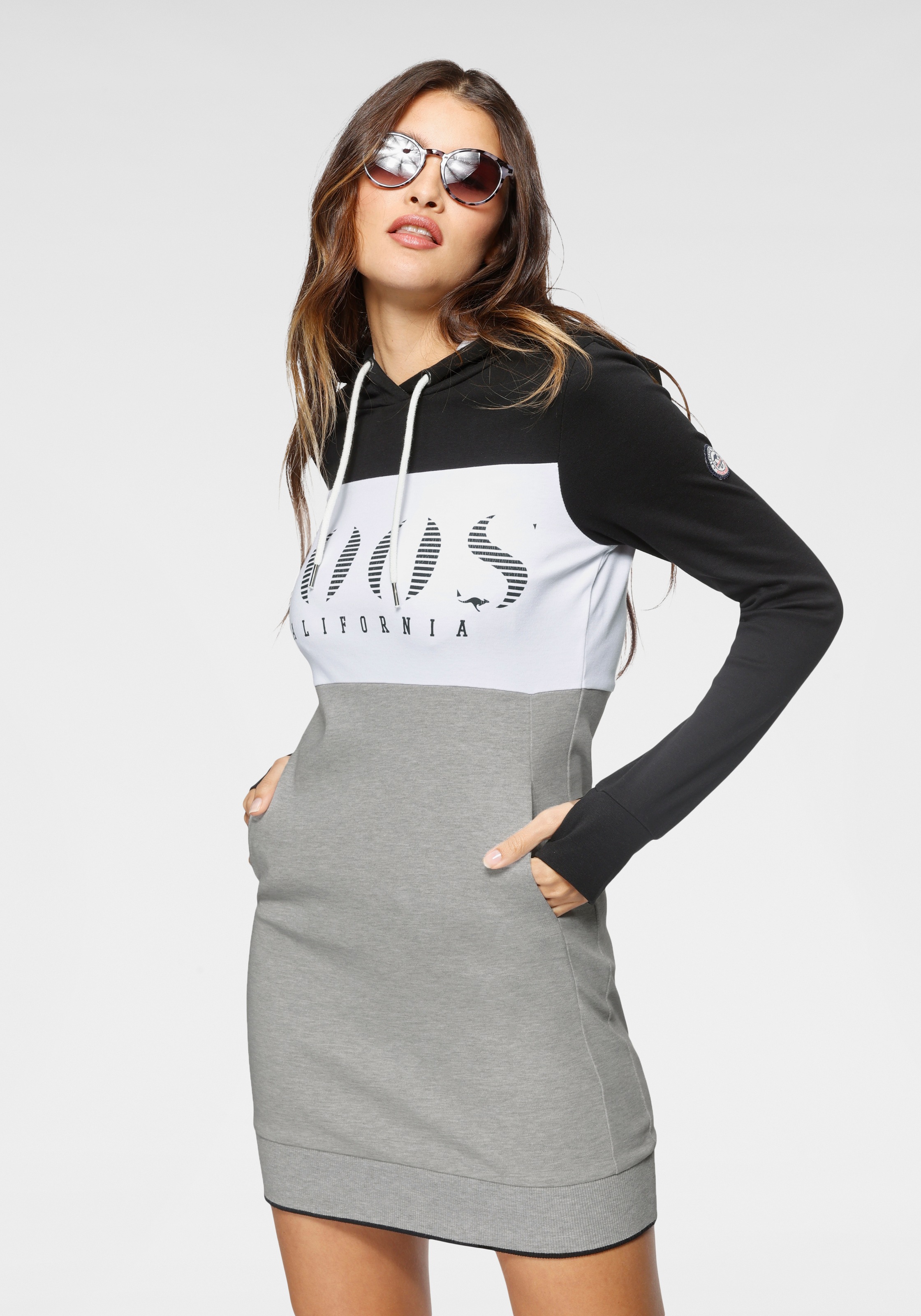 Image of KangaROOS Skaterkleid, im Colorblocking-Design mit grossem Marken-Logo bei Ackermann Versand Schweiz