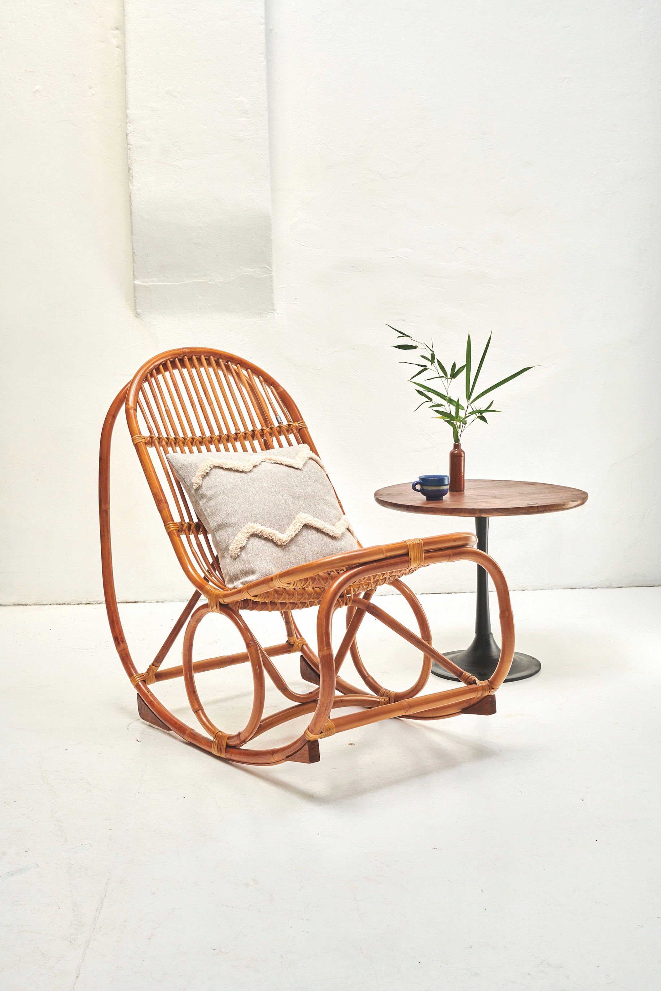 SIT Schaukelstuhl »Kampala aus naturbelassenem Rattan mit Metallmanschette« () Rattan-Schaukelstuhl mit natürlicher Optik