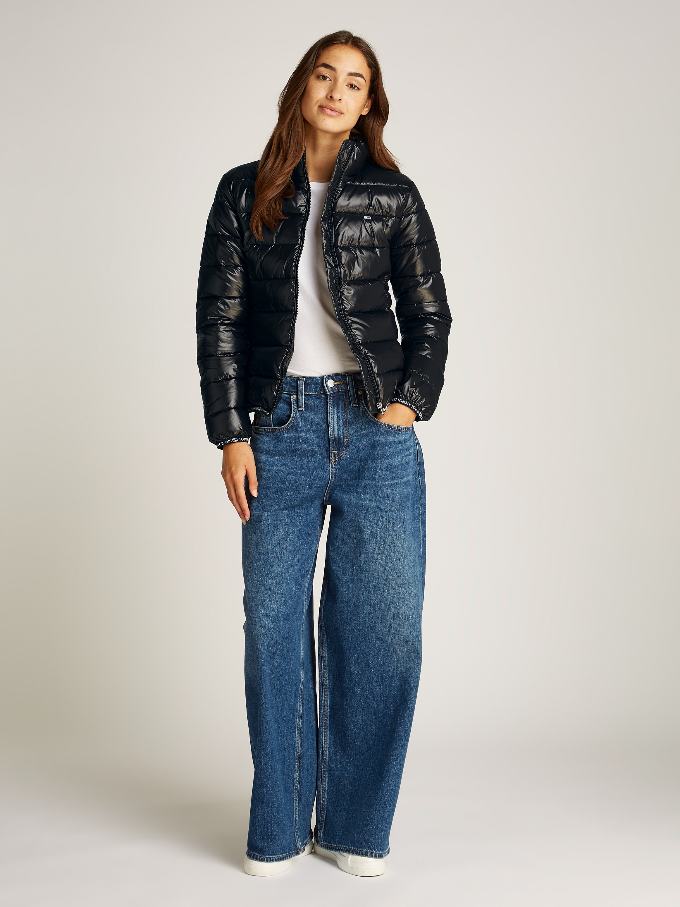 Tommy Jeans Steppjacke »TJW ESSENTIAL TAPE JACKET EXT«, in glänzender Optik, mit Wattierung