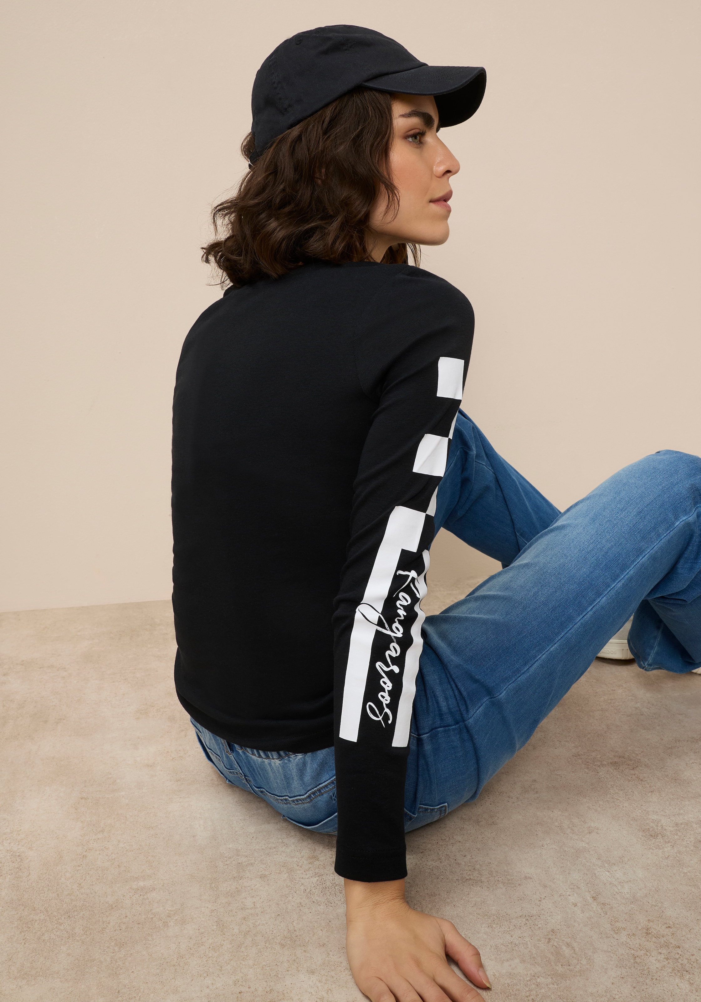 KangaROOS Langarmshirt mit Rundhalsausschnitt, hüftbedeckende Länge, Langarm-Design