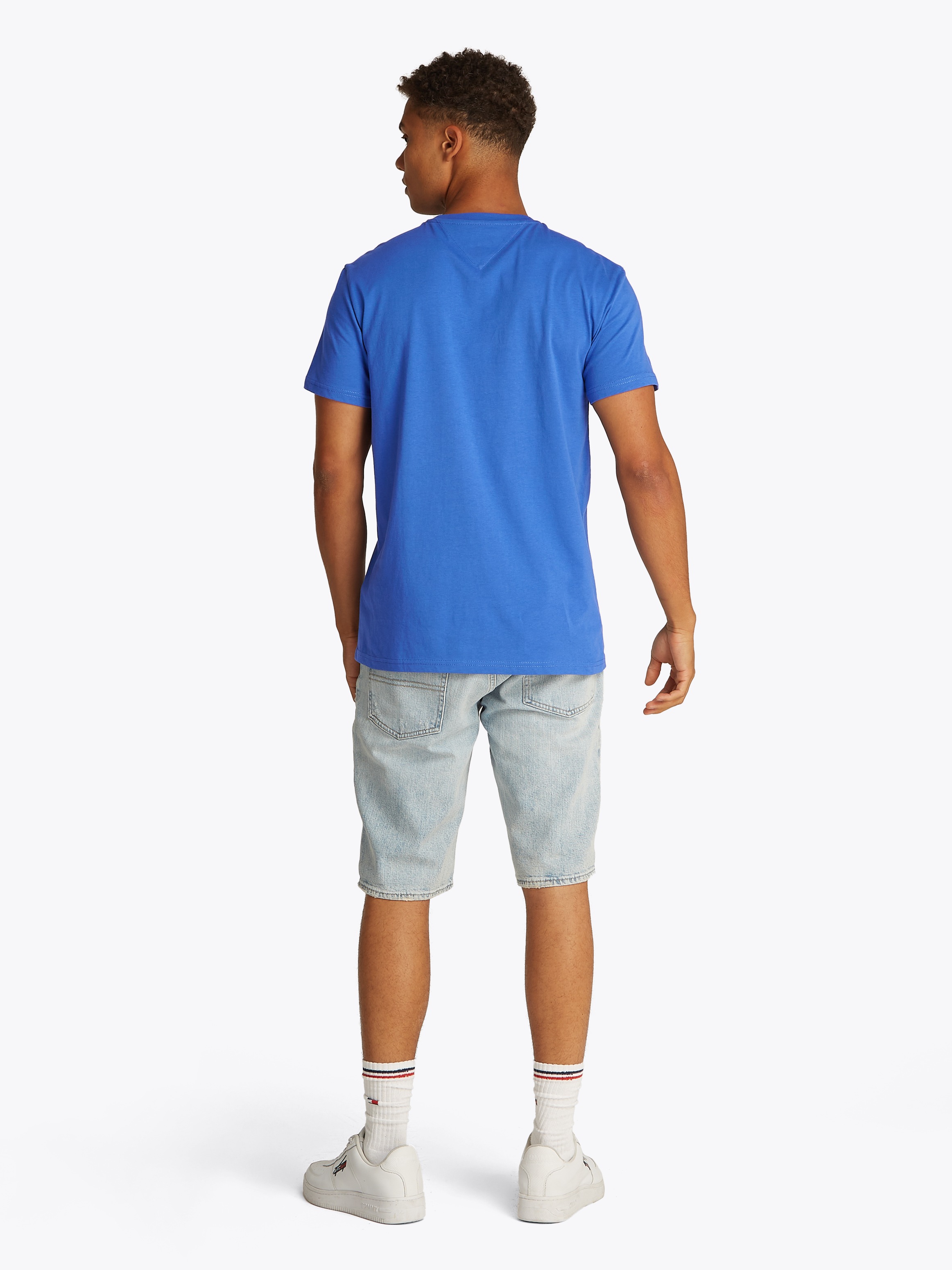 Tommy Jeans T-Shirt »TJM SLIM ESSENTIAL FLAG TEE EXT«, Mit Rundhalsausschnitt