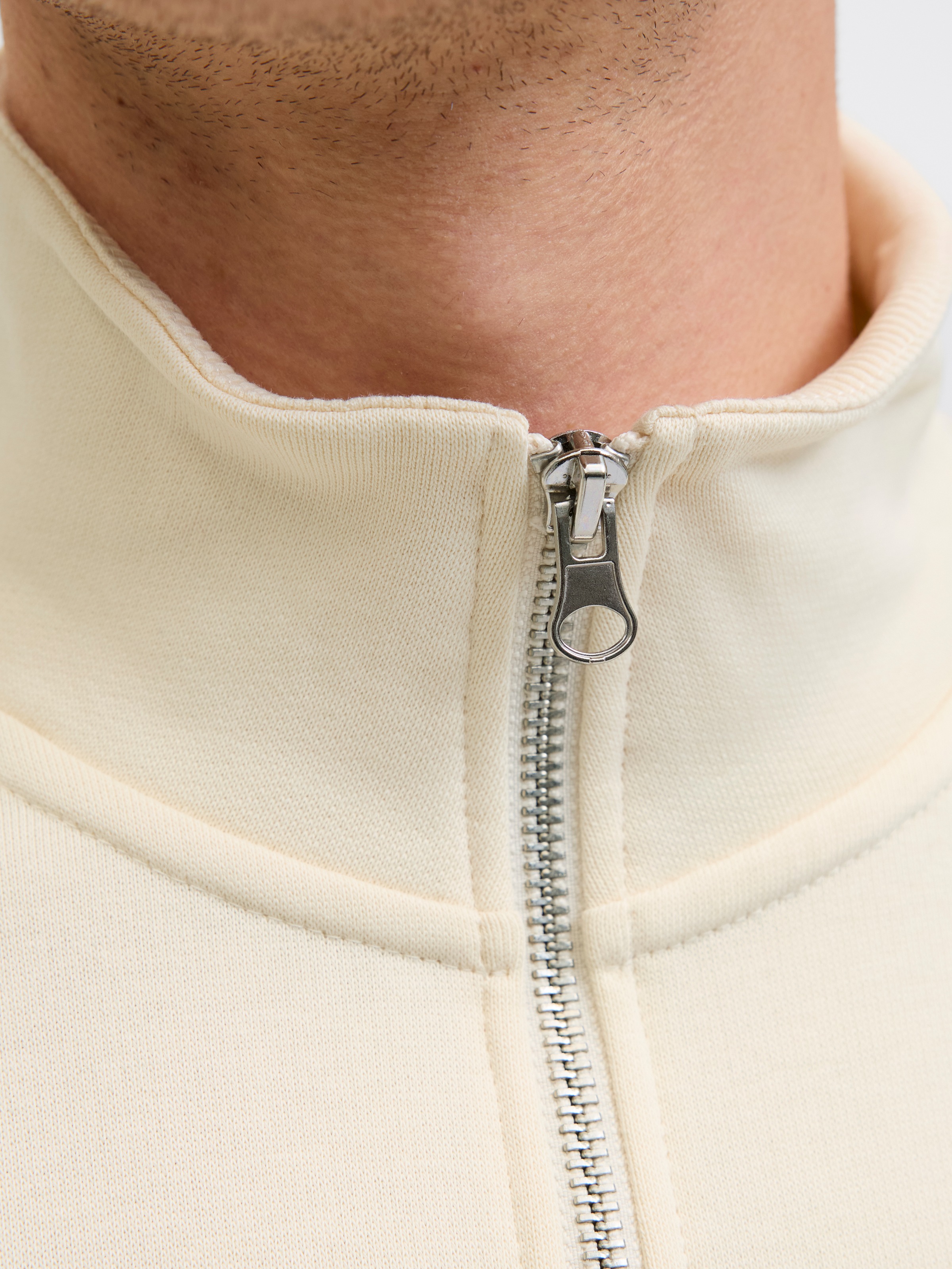 Jack & Jones Sweat-shirt »JORNORREBRO EMB SWEAT HIGH NECK SN«
