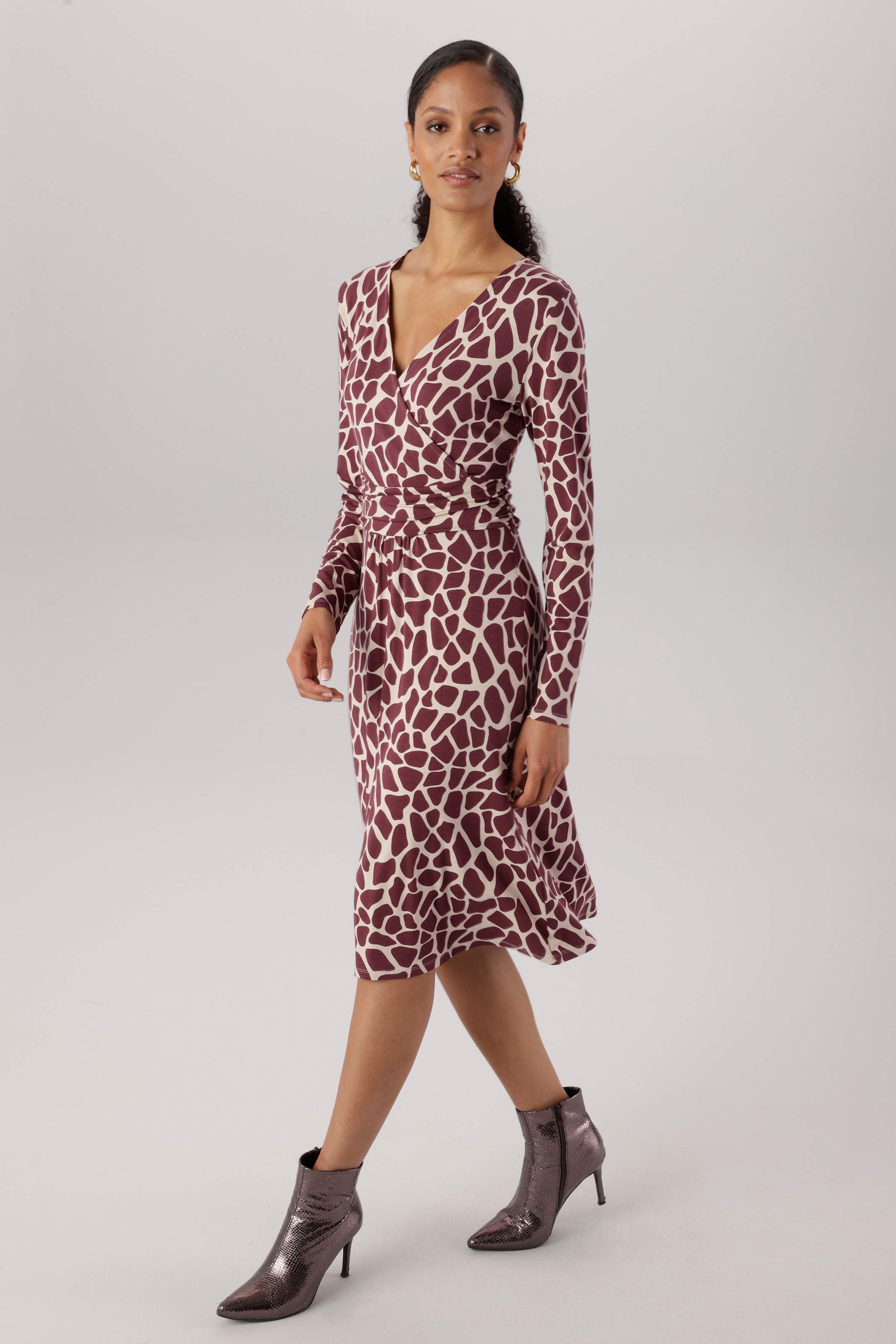 Aniston SELECTED Robe en jersey avec imprimé animalier coloré