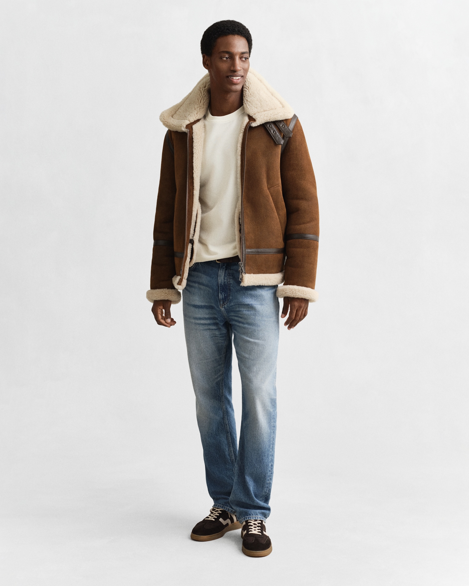 Gant Sweatshirt »REG SHIELD C-NECK SWEAT«, mit Logostickerei auf der Brust
