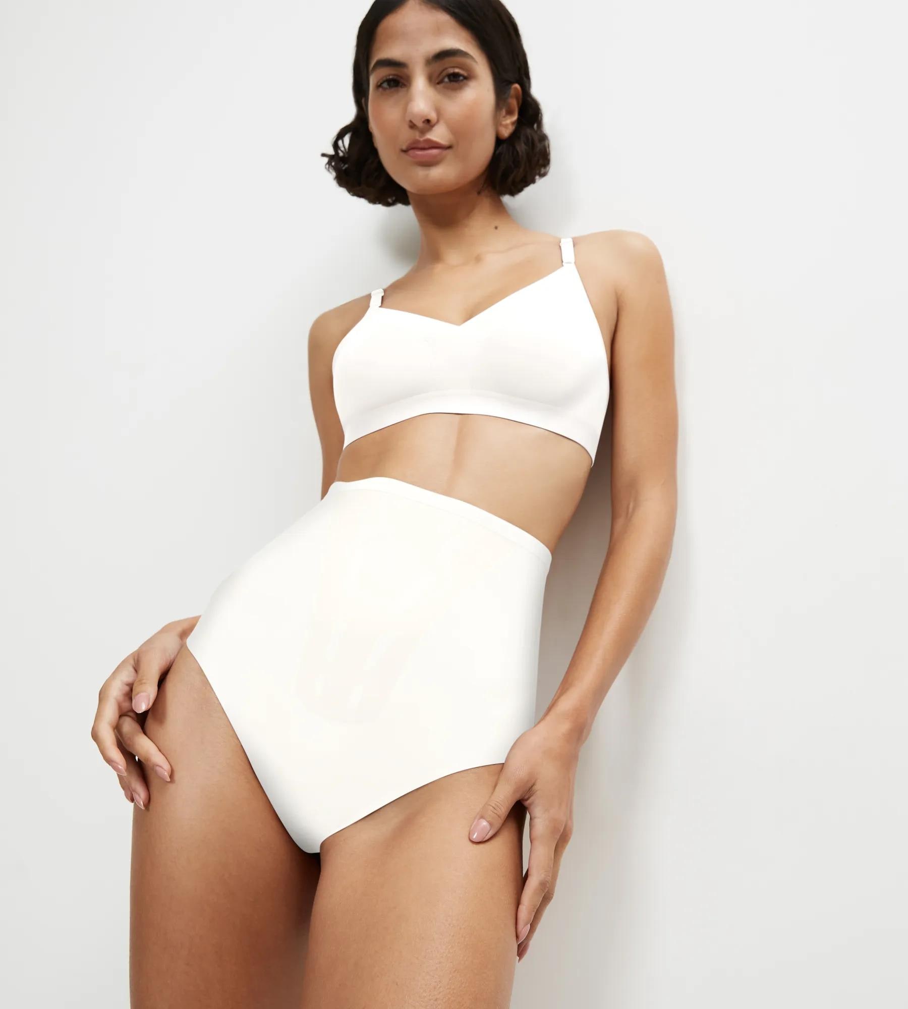 Triumph String sculptant »Shape Smart« glättend und schmeichelnd, leichte, unsichtbare Slip-Konturen
