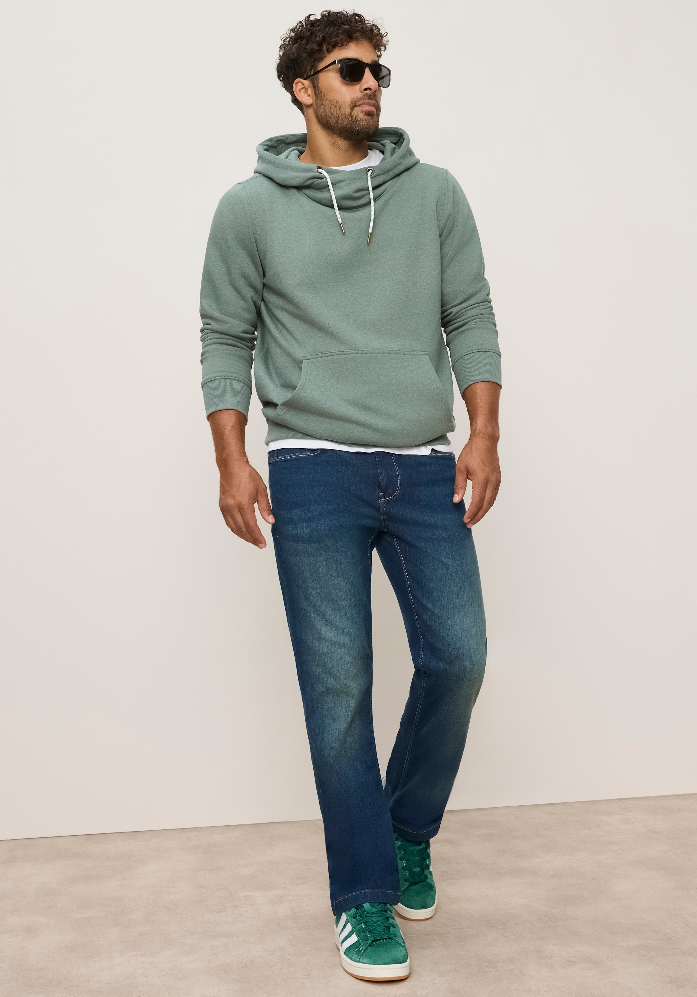 Man's World , avec encolure large, disponible aussi en grandes tailles
