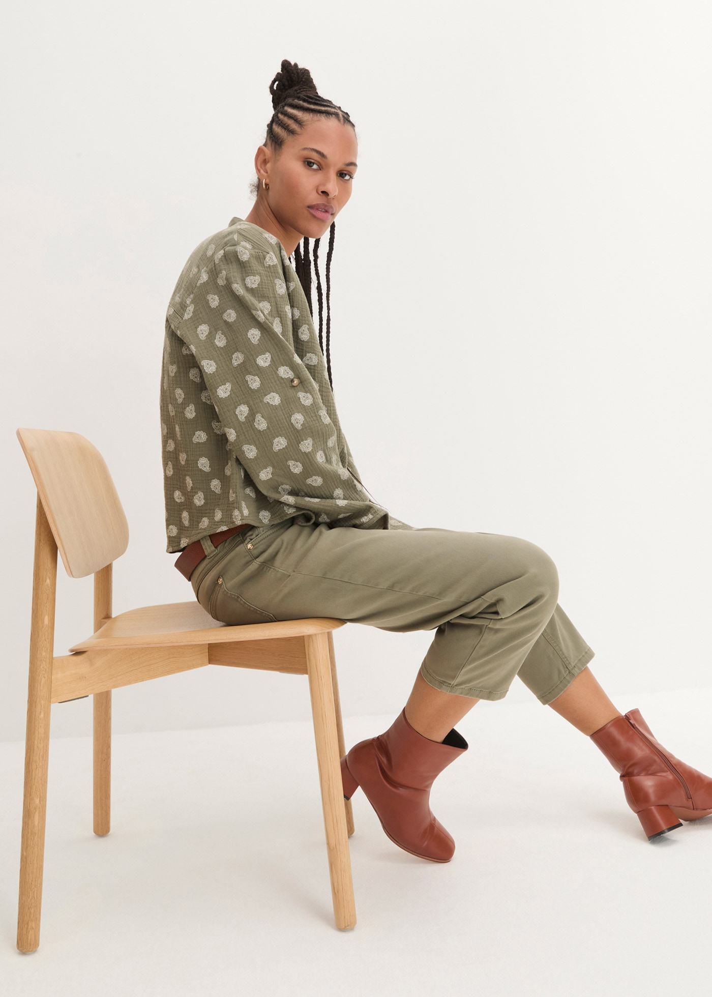 bonprix Blouse à manches longues »Oversize-Bluse aus luftigem Musselin« Oversize-Passform, für den Alltag, aus Musselin, mit V-Ausschnitt