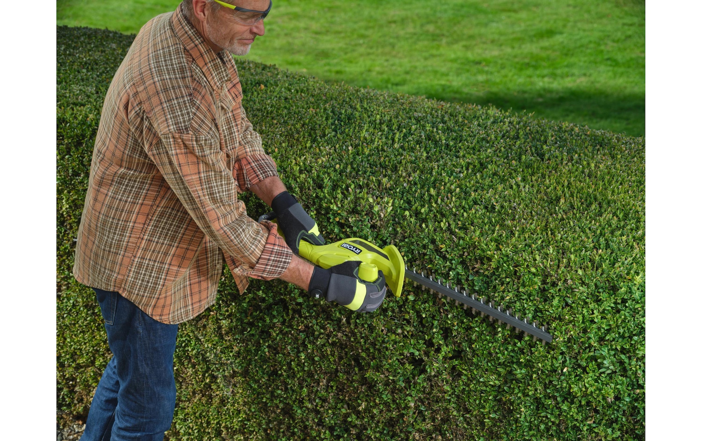   Akku-Heckenschere »RYOBI RY18HT40B-0 Solo« ()  Leichte Heckenschere mit 40 cm diamantgeschliffenen Klingen