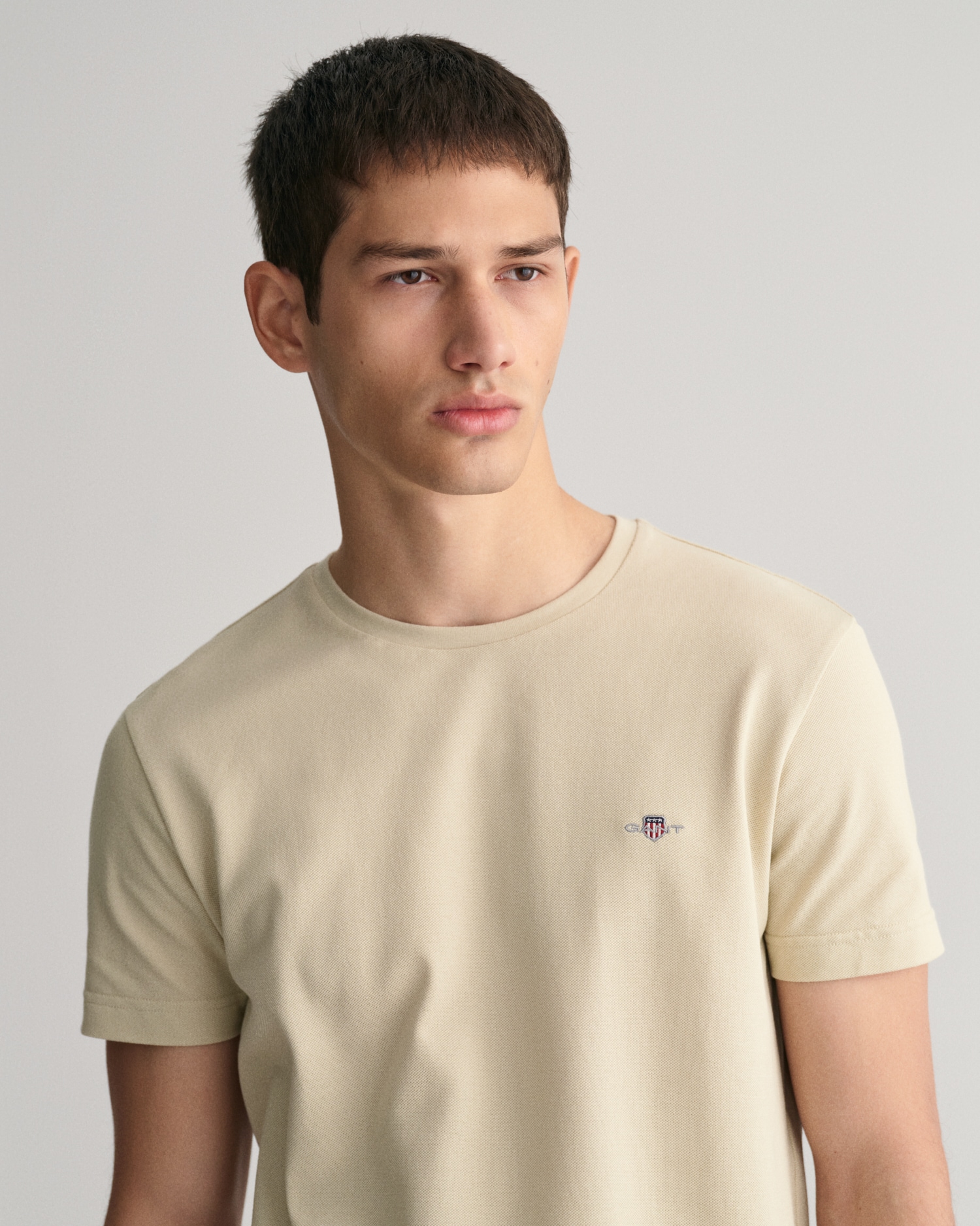 Gant T-Shirt »SLIM PIQUE SS T-SHIRT«, aufgestickte GANT-Wappengrafik auf der Brust