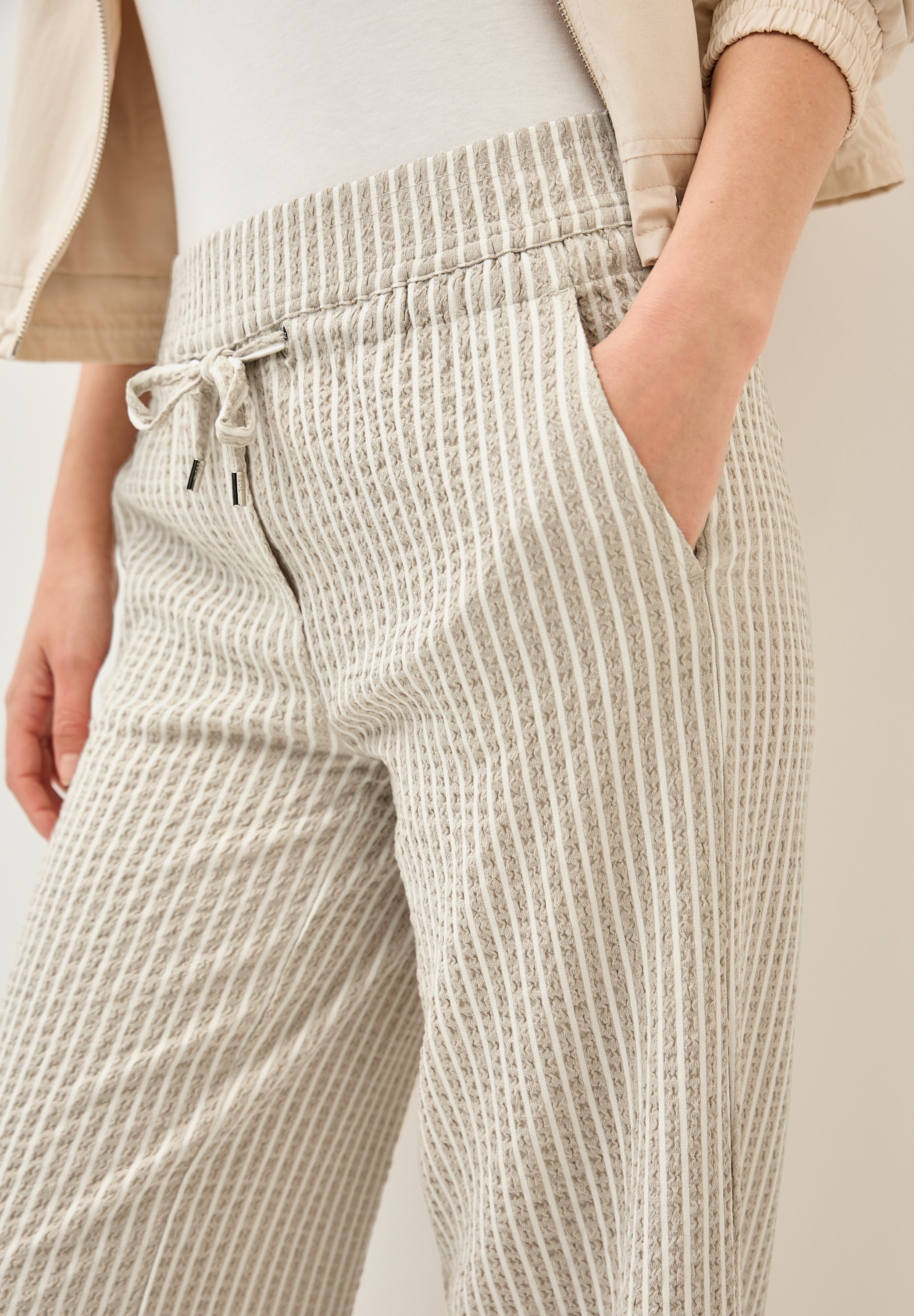 Cecil Stoffhose »Style Neele«, Sommerhose mit Streifen-Muster, Seersucker-Style