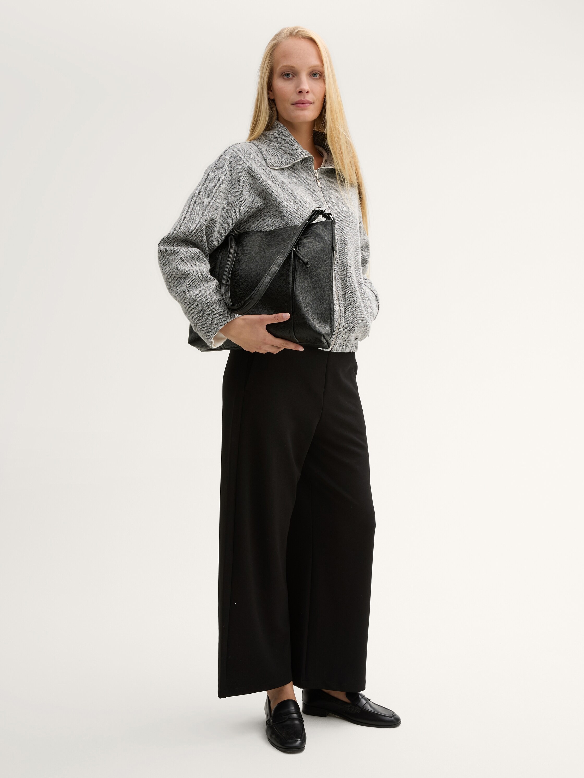 TOM TAILOR Hobo »Beca« aus hochwertigem Kunstleder mit funktionalen Details