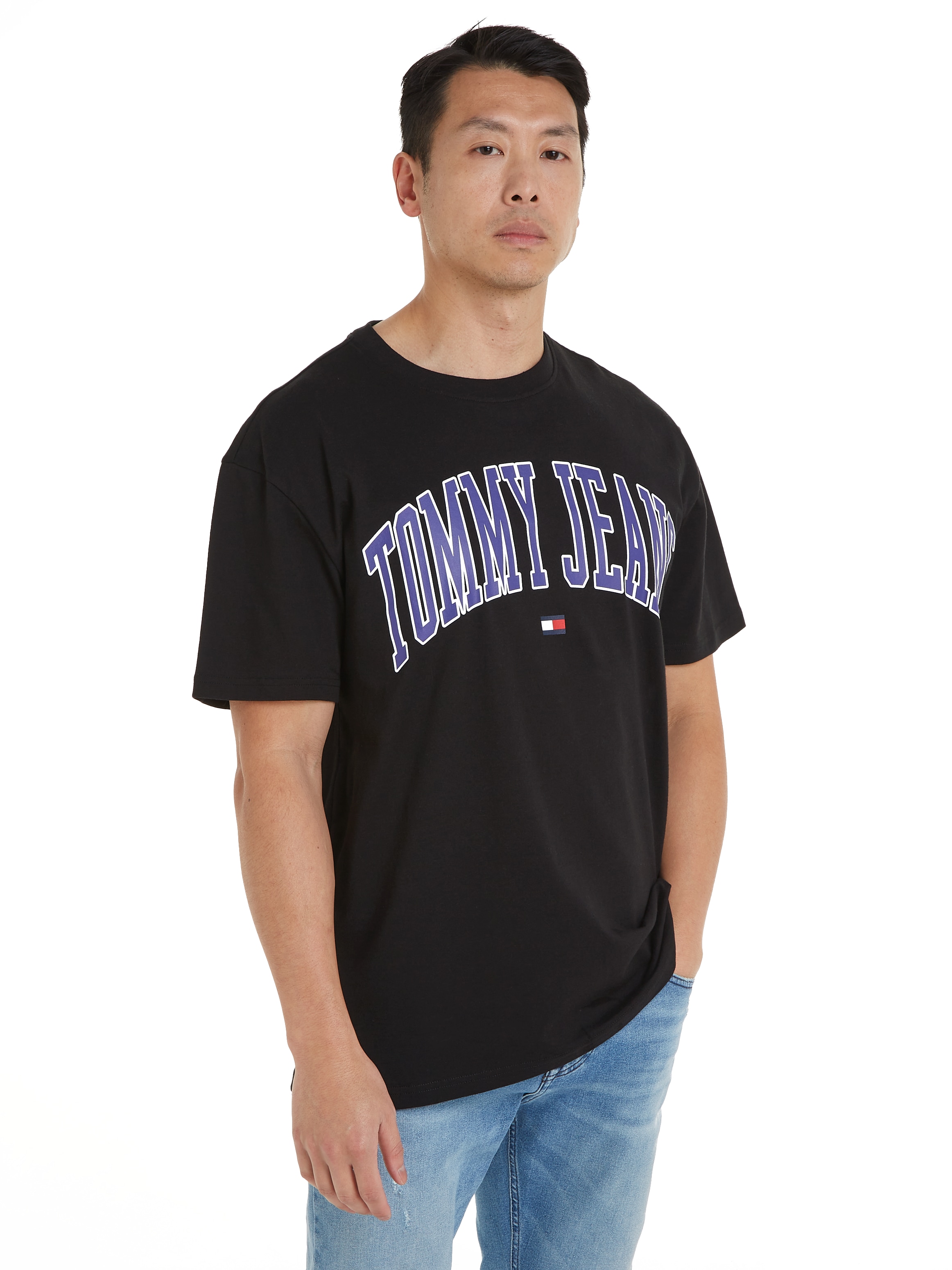 T-Shirt »TJM REG POPCOLOR VARSITY TEE EXT«, mit modischem Markenprint