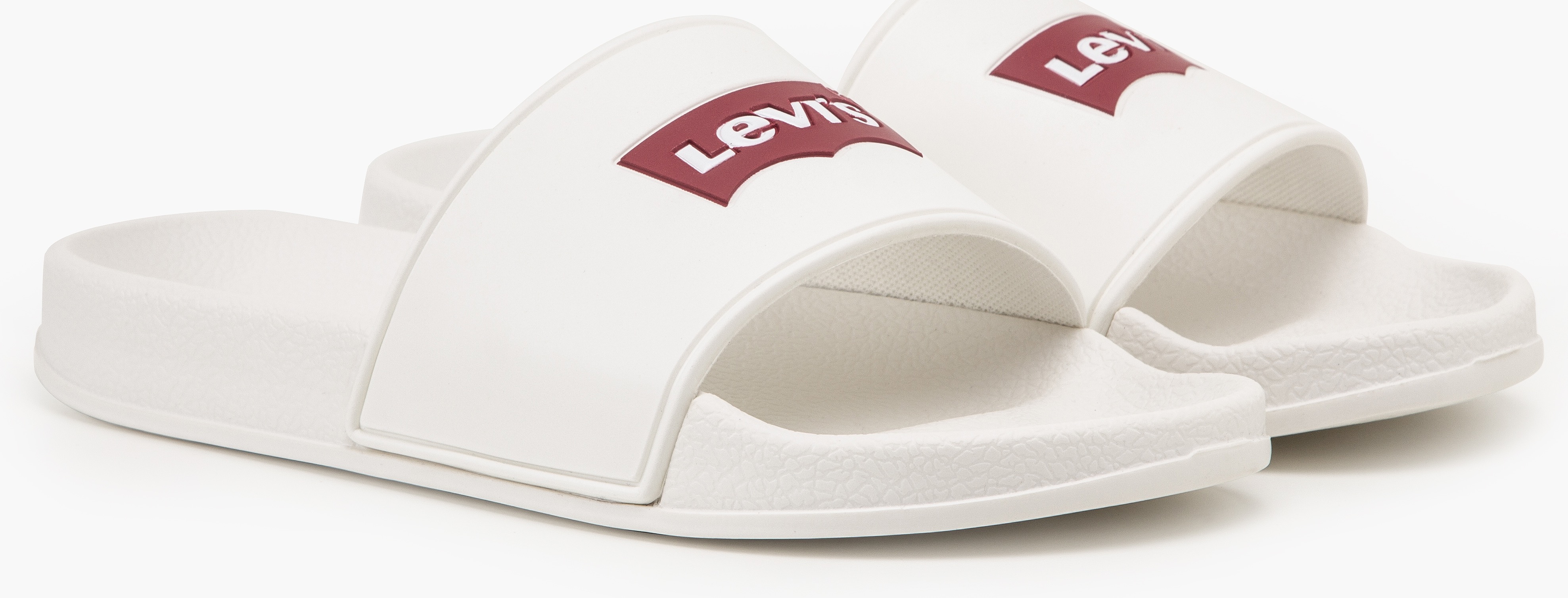 Levi's Pantolette »JUNE BATWING VB S«, Sommerschuh, Schlappen mit Logoschriftzug, bequeme Form-levi's® 1