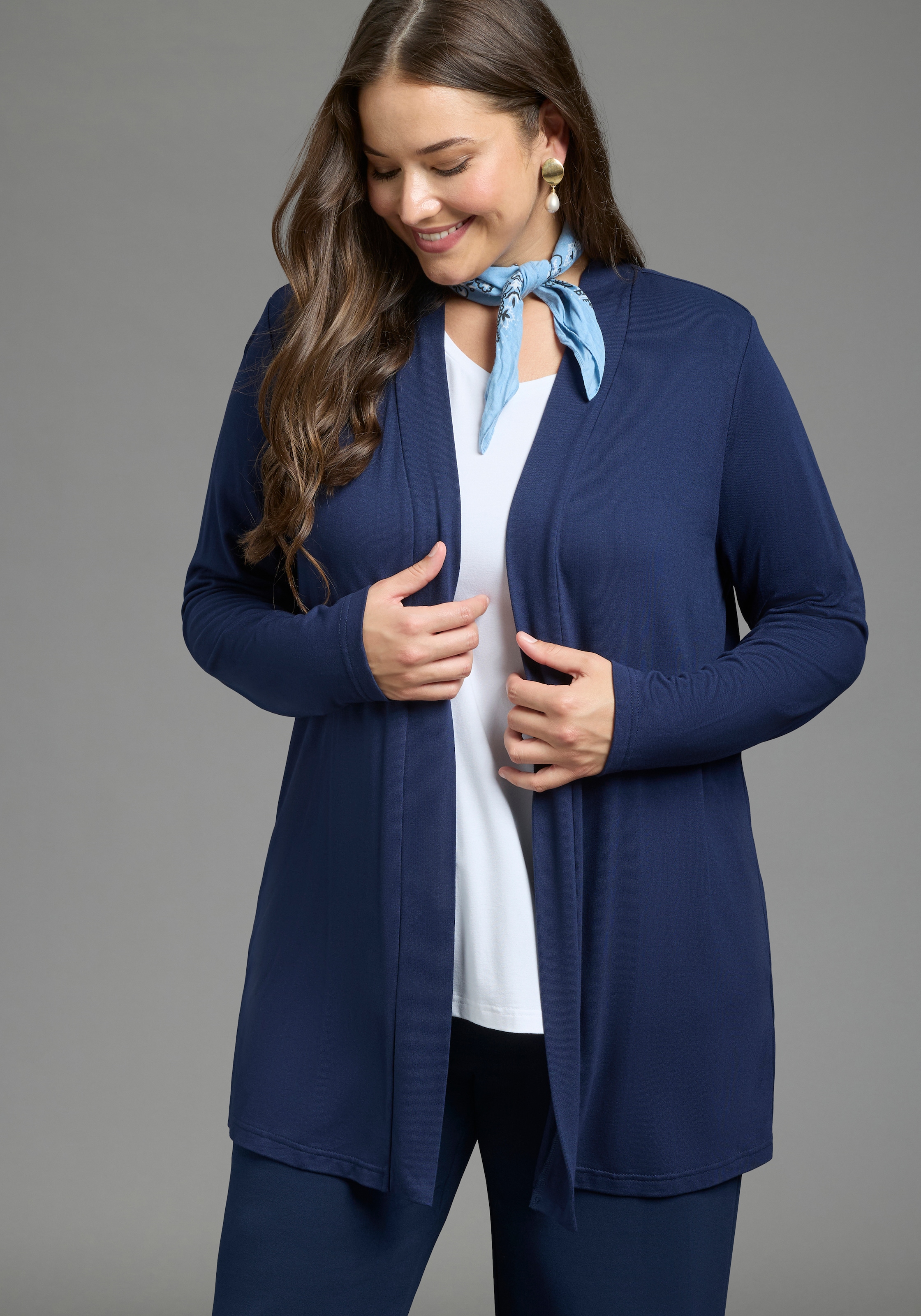 Image of Laura Scott CURVE Strickjacke "Grosse Grössen" aus angenehmem fliessendem Jerseymaterial
