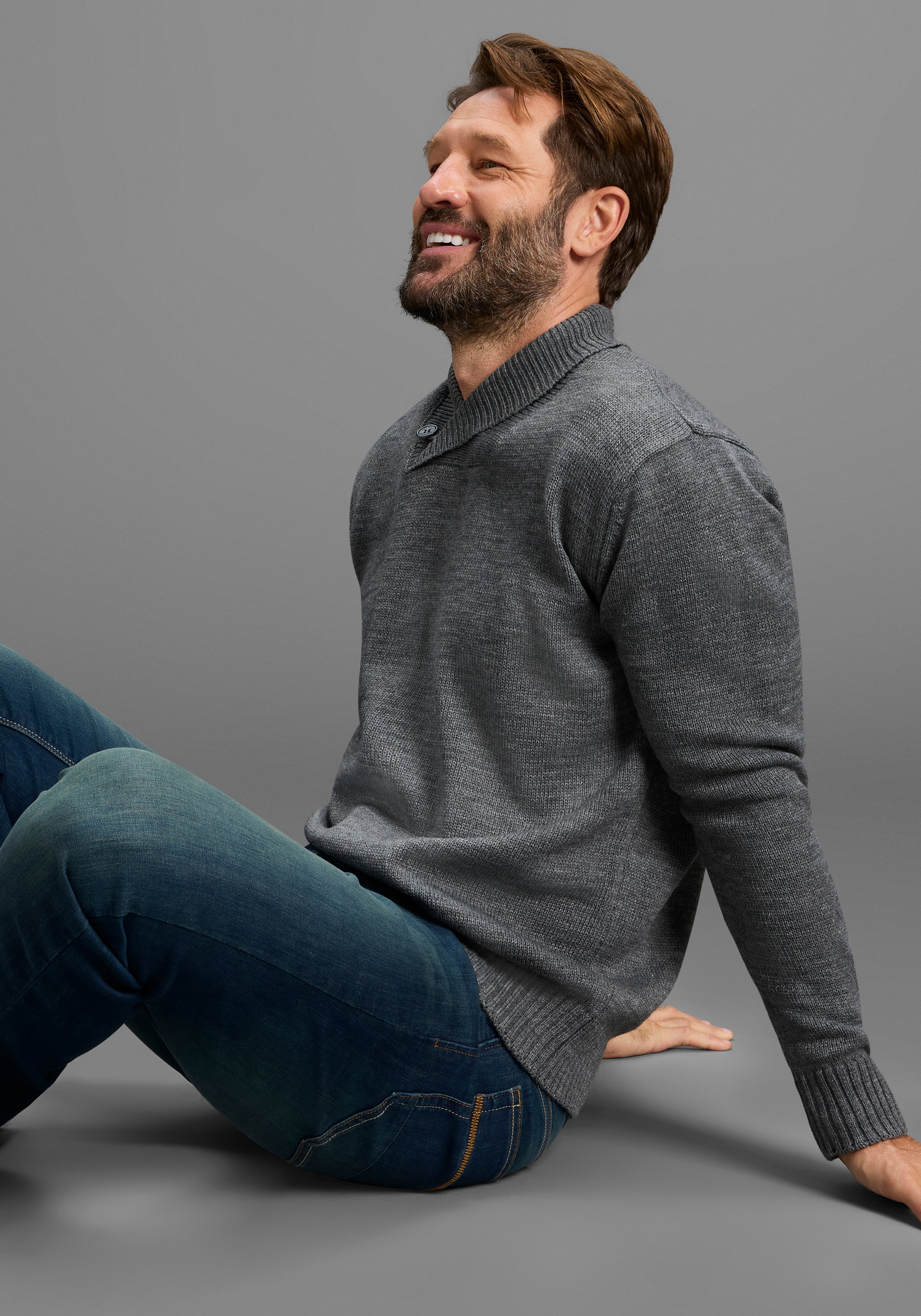 Image of DELMAO Schalkragenpullover "Neue Kollektion Ideal für die Überganszeit" aus weichem Strickmaterial, mit Schalkragen, Regular Fit, Langarm