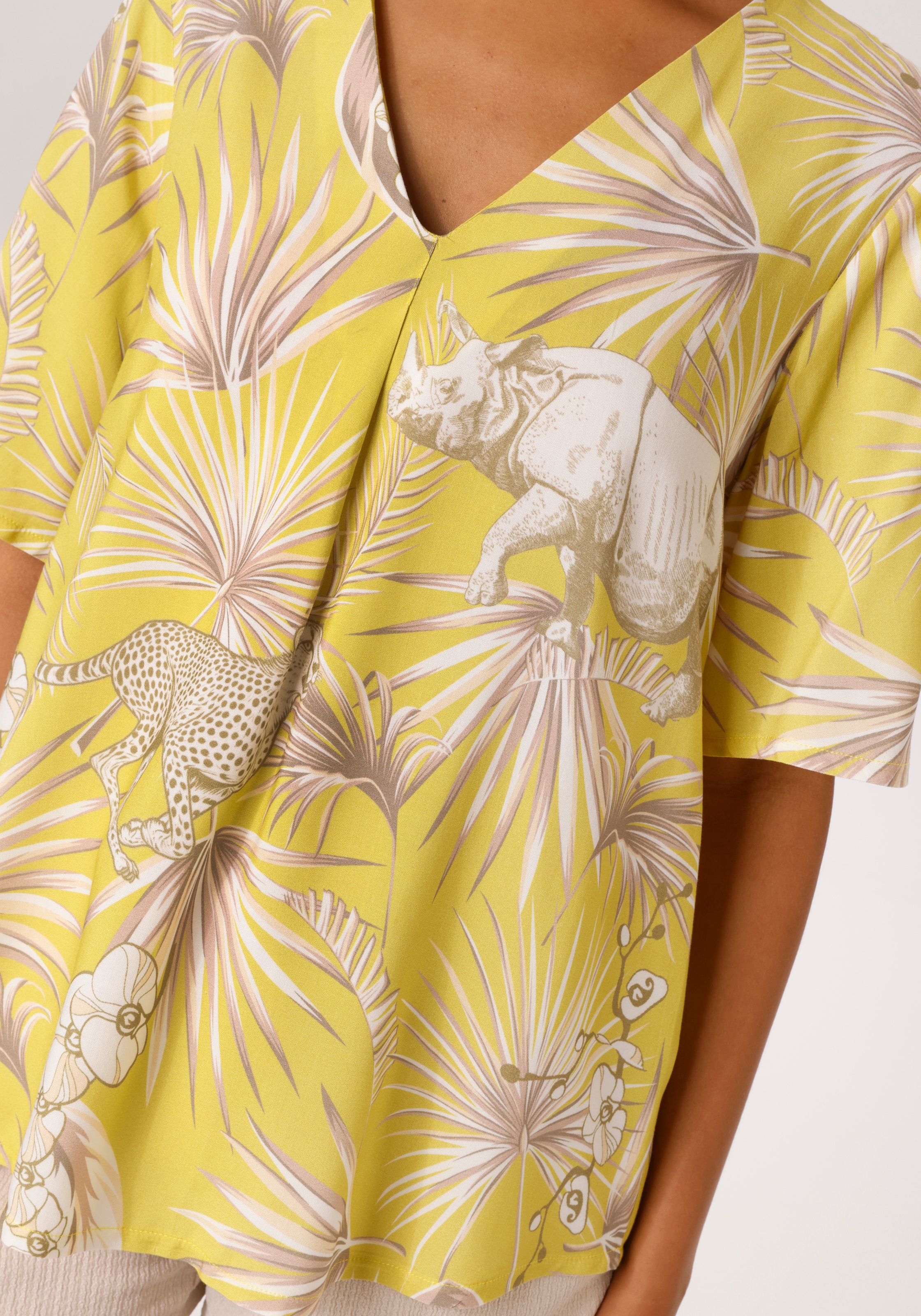 Aniston CASUAL Schlupfbluse mit Blättern, Nashörnern und Geparden bedruckt - NEUE KOLLEKTION