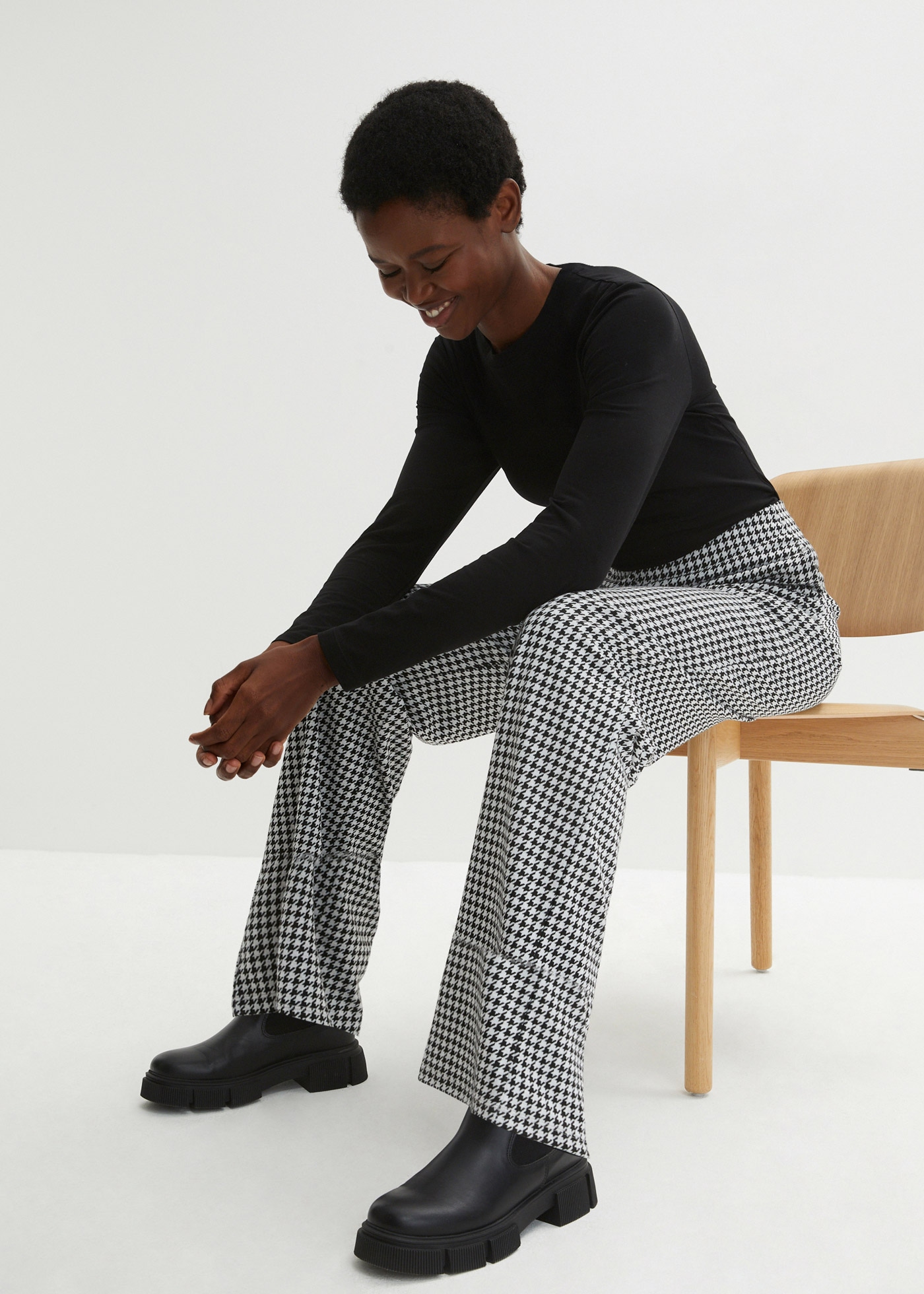 bonprix Pantalon stretch  Stretch-Material, mit Hahnentrittmuster, Loose Fit Passform