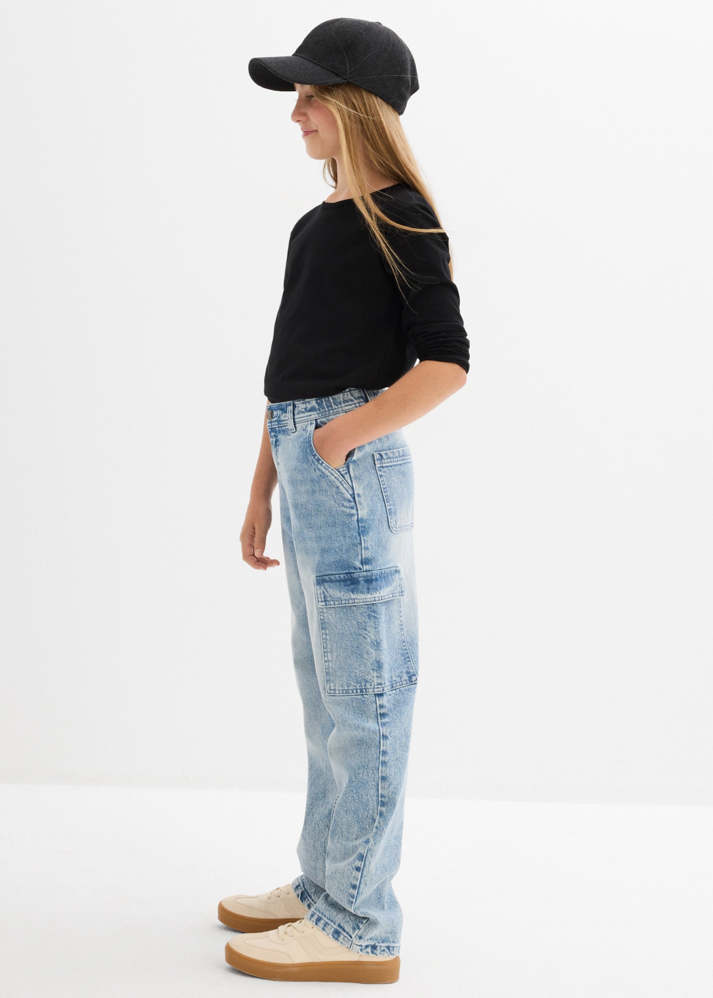 bonprix Jeans cargo avec poches cargo plaquées, coupe jambes larges, coupe ample