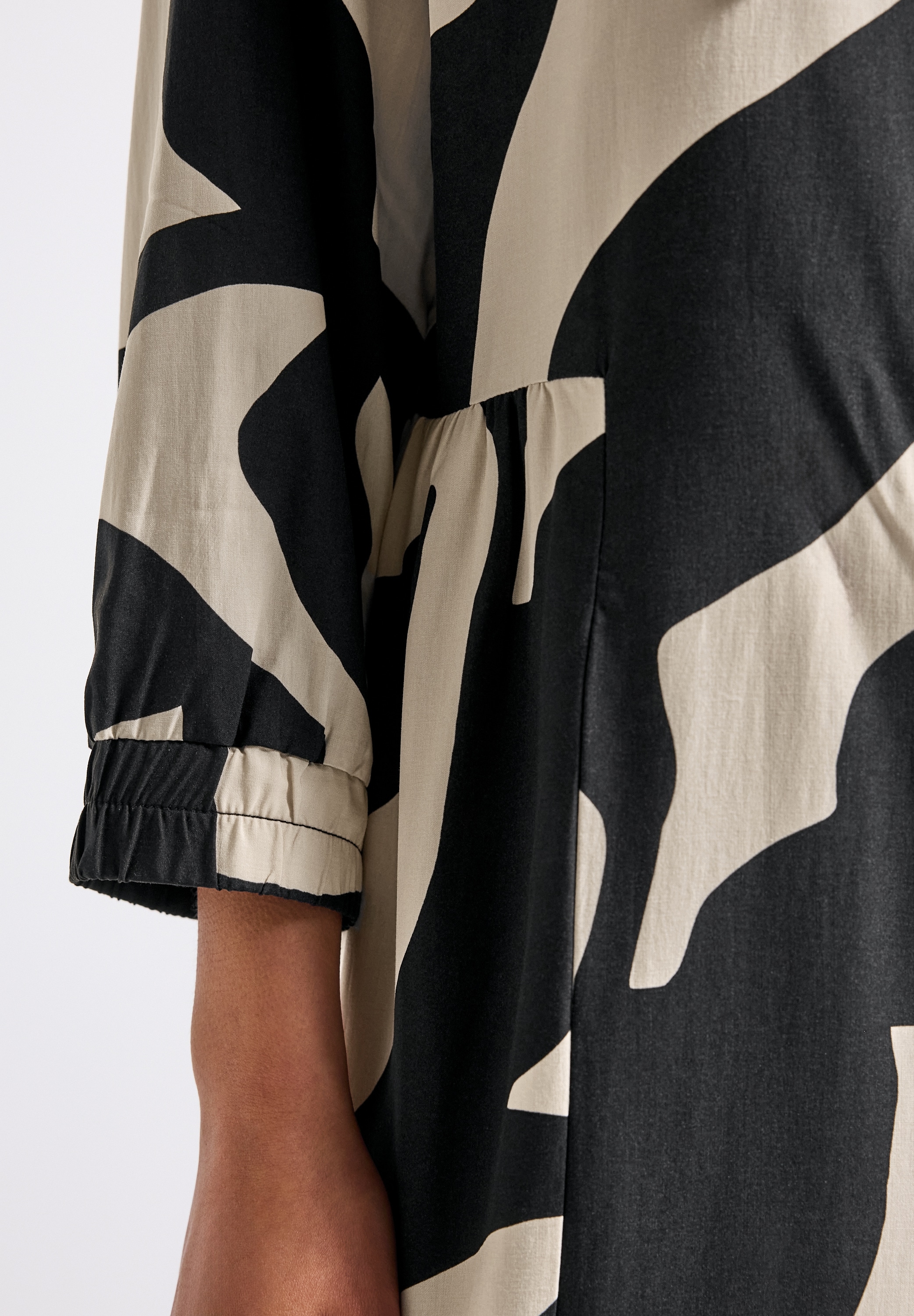 STREET ONE Midikleid, mit grafischem Muster und 3/4 -Arm