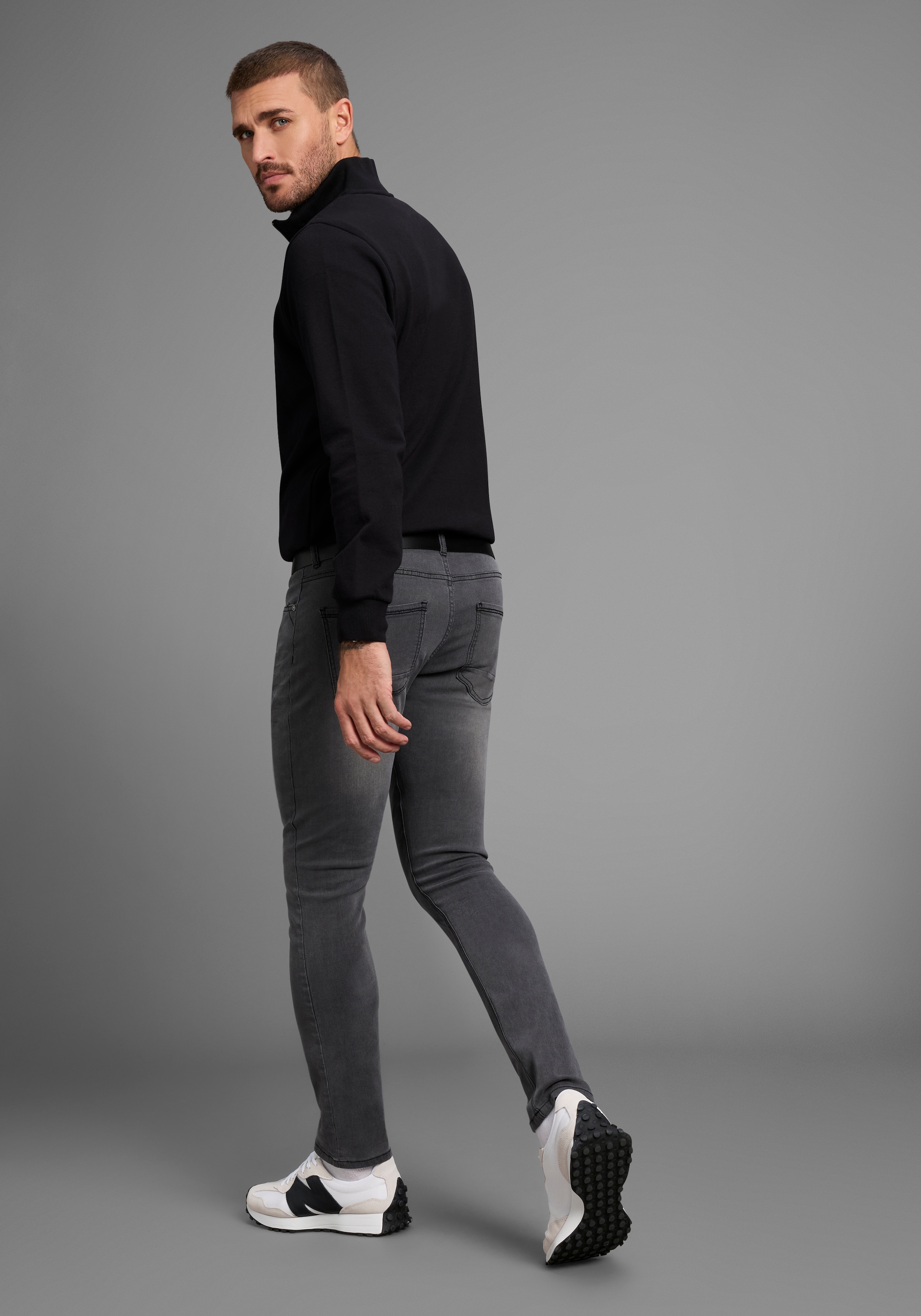 Bruno Banani Slim-fit-Jeans »Grady« schmale Beinweite, niedrige Leibhöhe, figurbetonte Silhouette
