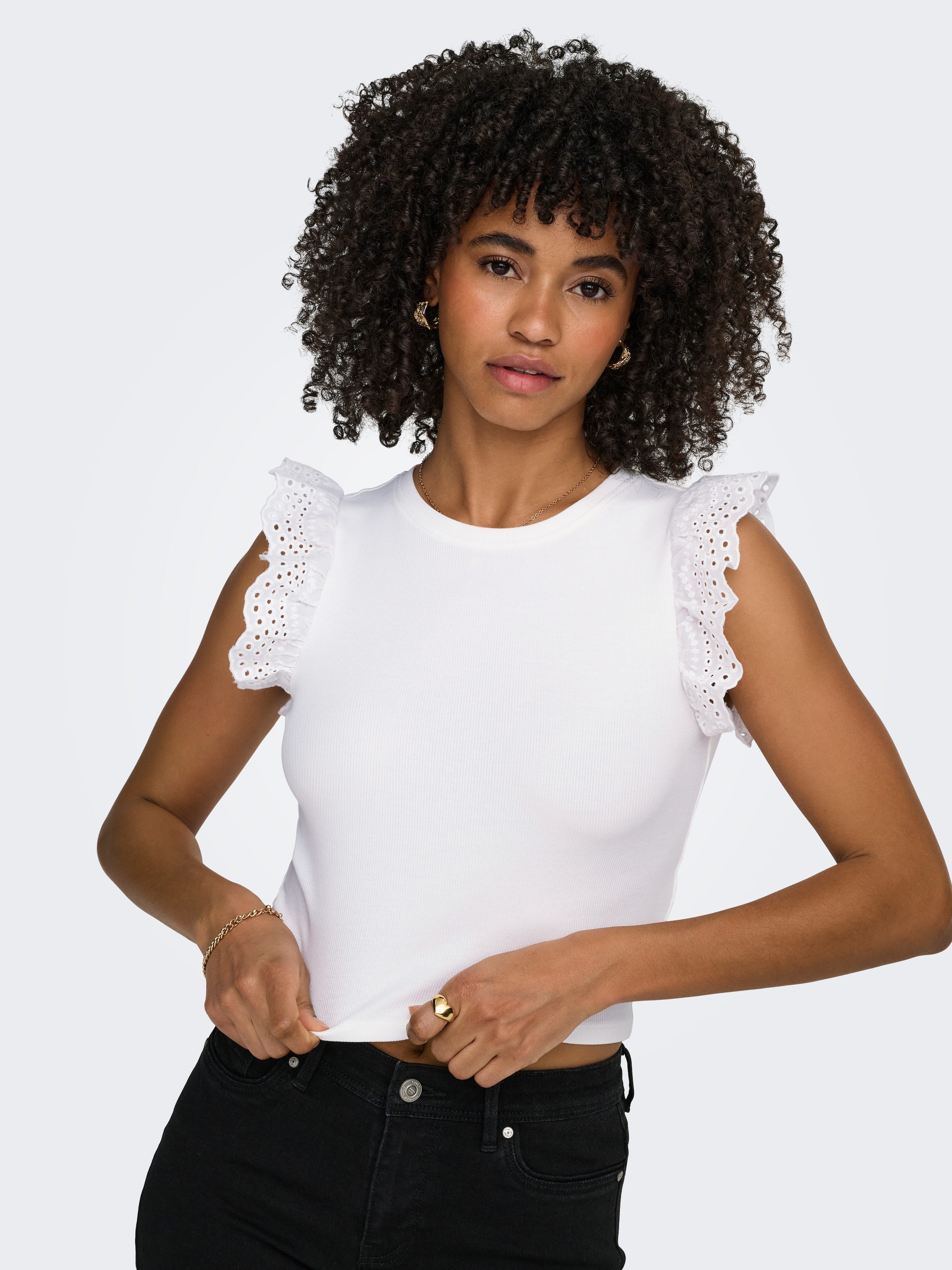 ONLY Top à volants »ONLMATHILDA S/L LACE DETAIL TOP JRS NOOS« mélange de coton, regular fit, col rond