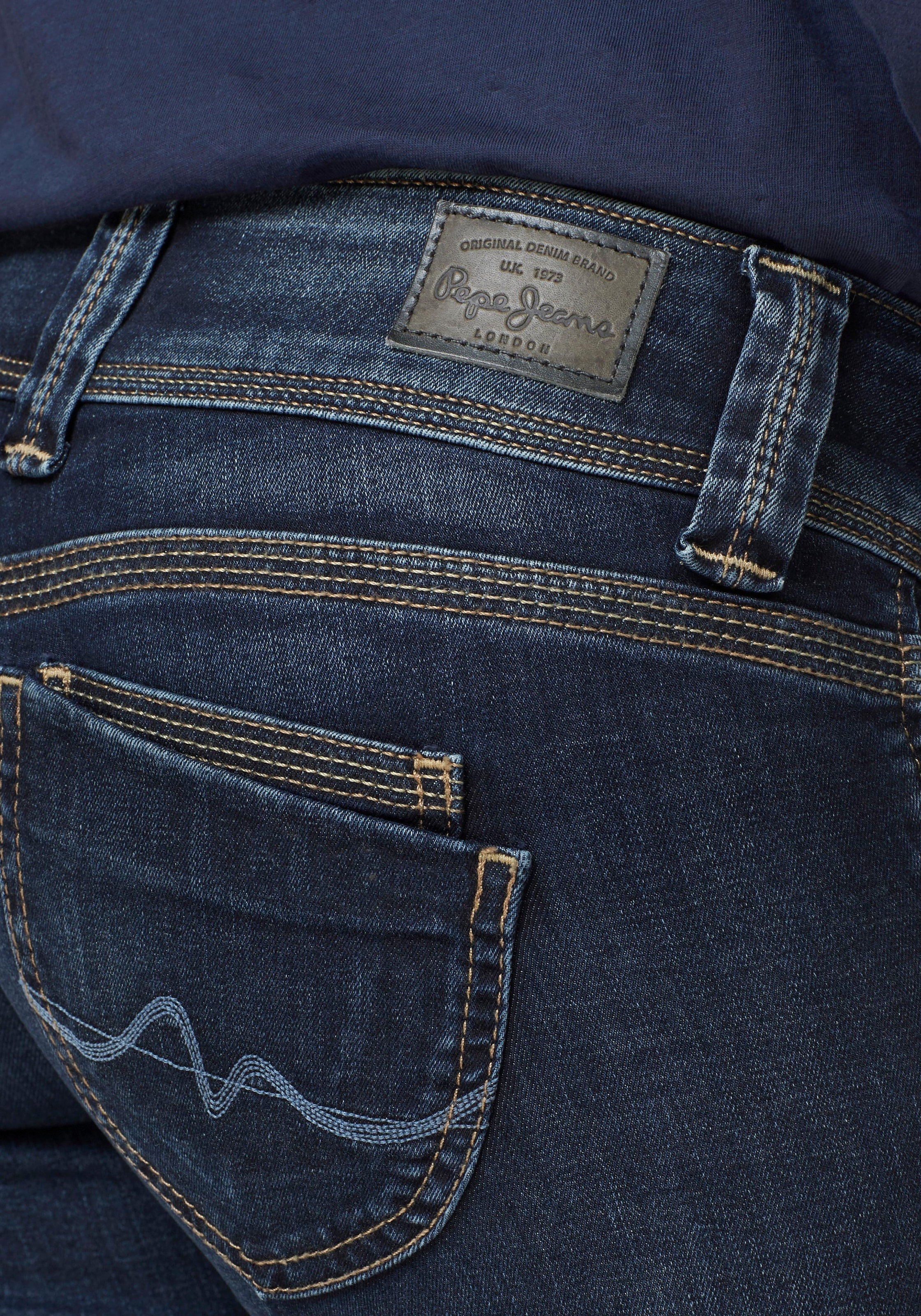 ♕ Pepe Jeans Regular-fit-Jeans »VENUS«, Badge auf versandkostenfrei mit