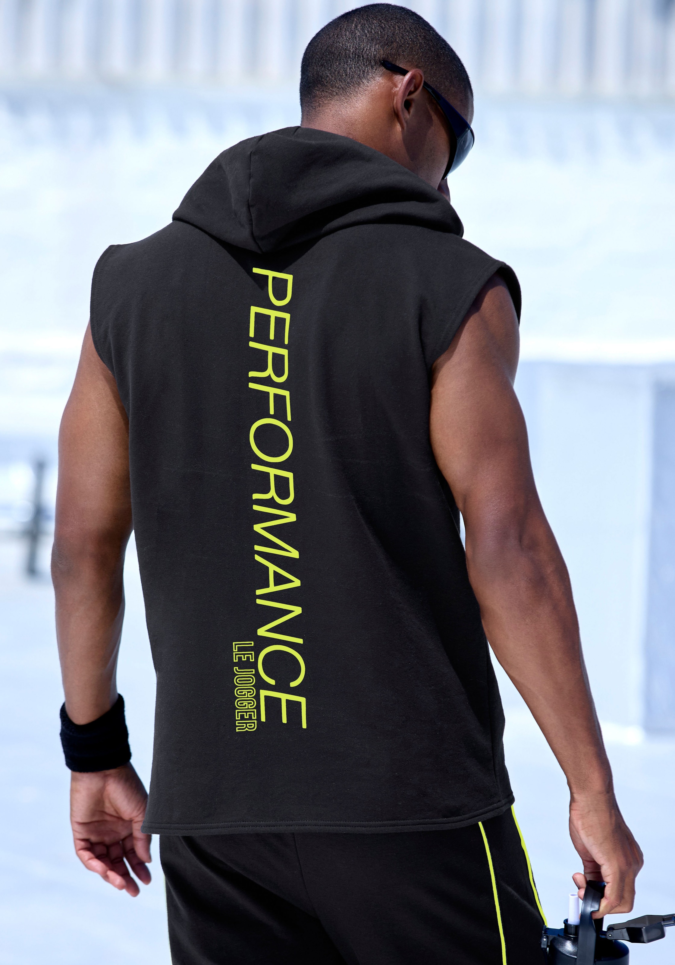 Image of Le Jogger Performance Kapuzensweatshirt, ohne Ärmel und mit kontrastfarbenen Details