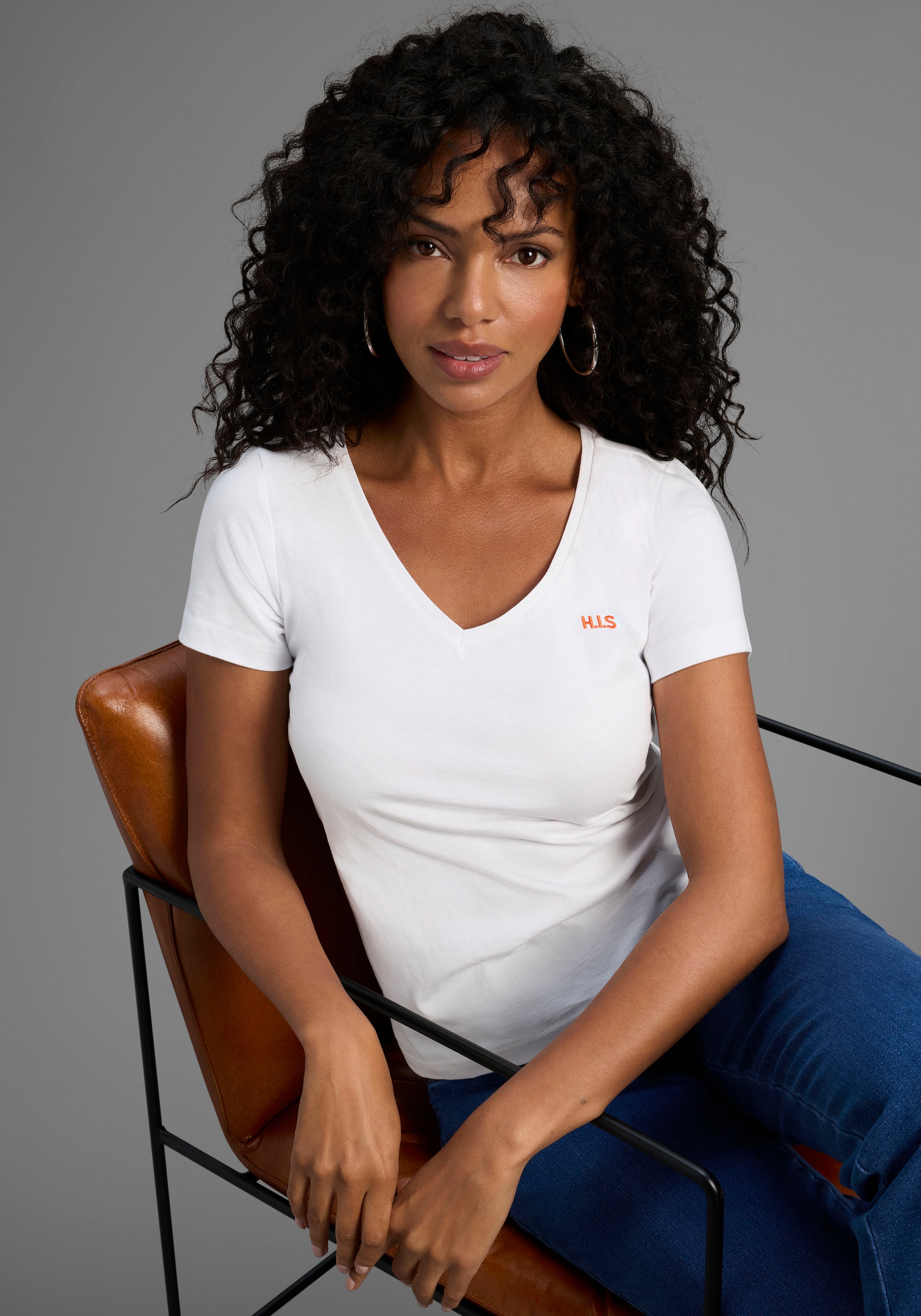 H.I.S T-Shirt »Essential-Basics«, (Spar-Set, 3er-Pack), hüftlange Passform, figurumspielender Schnitt, aus 100% Baumwolle