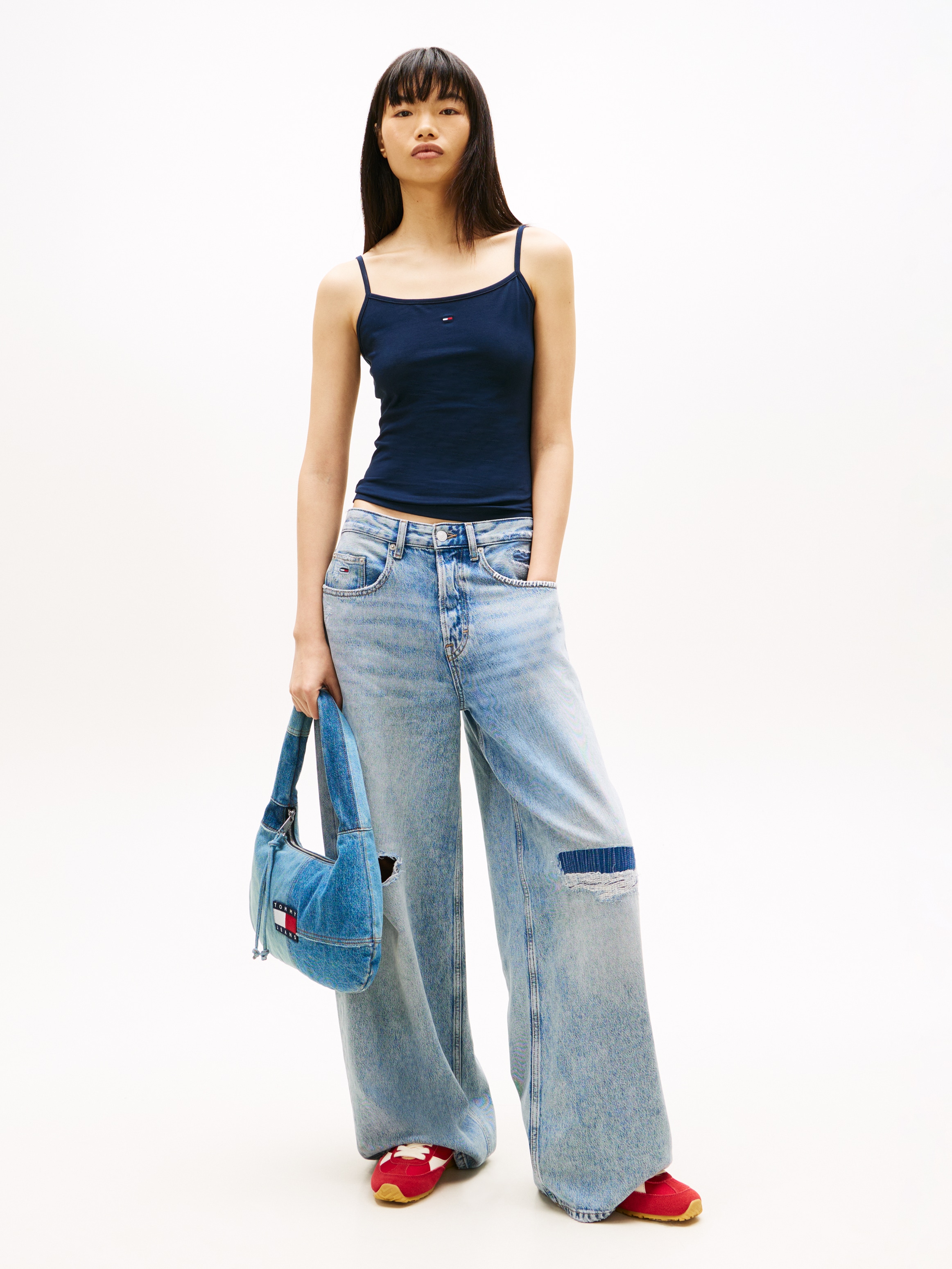 Tommy Jeans Top à bretelles spaghetti »TJW ESSENTIAL STRAP TOP EXT« avec broderie logo, coupe slim